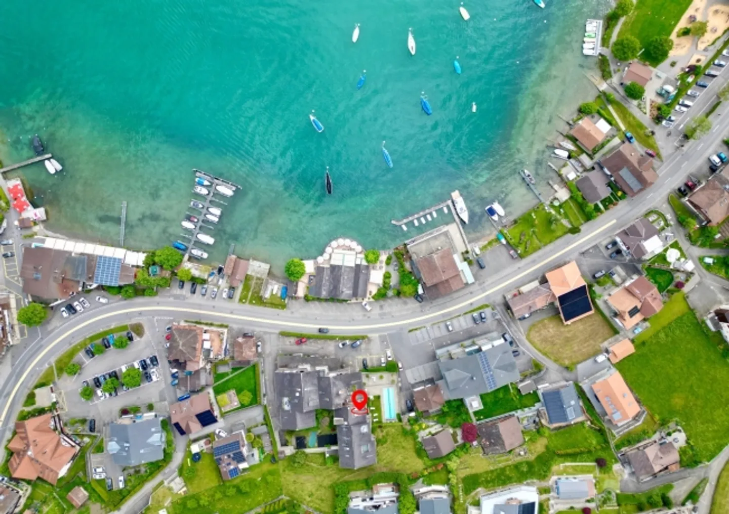 Living with lake and mountain views in Faulensee - Photo 9 of 11