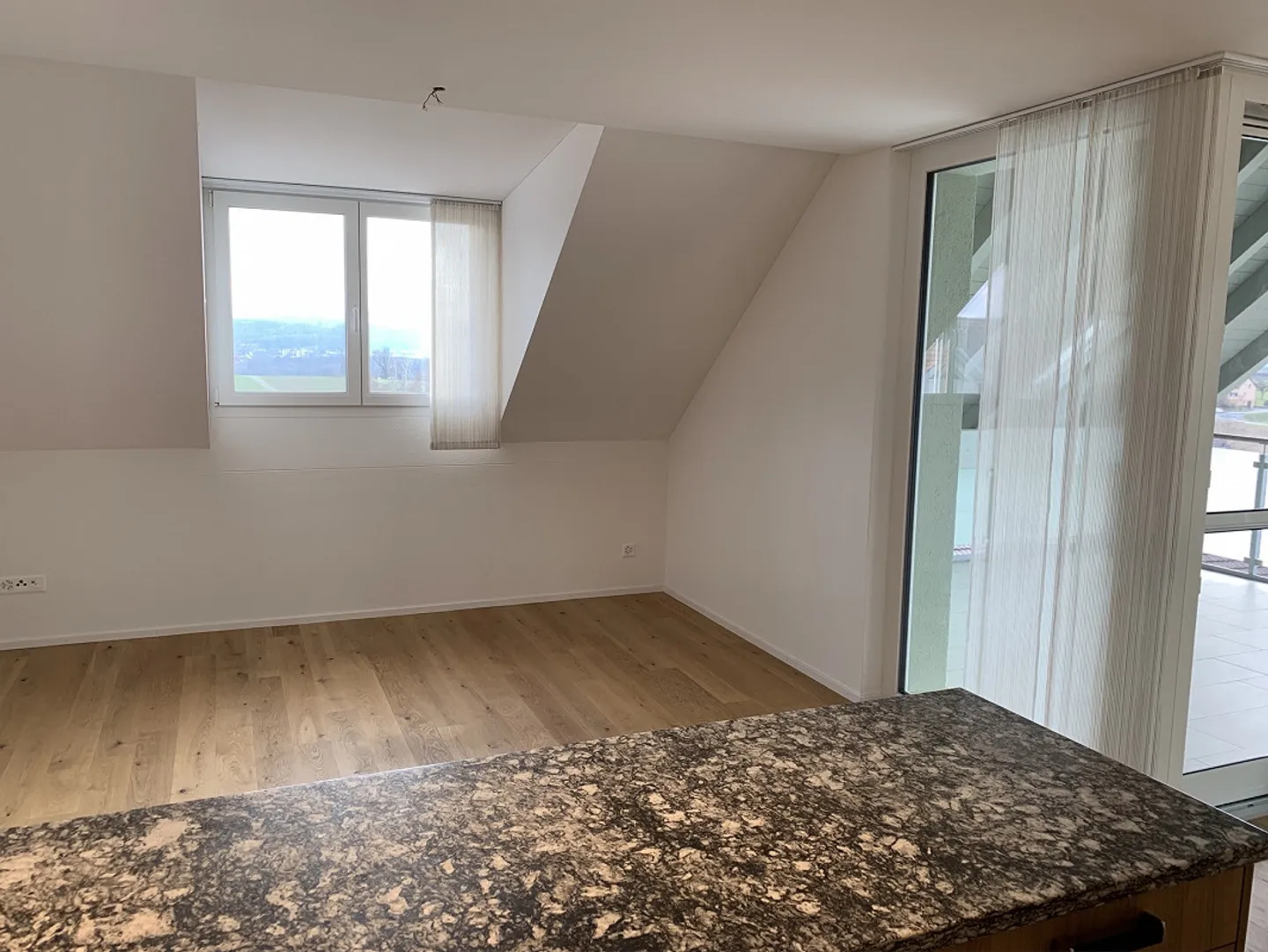 Bella, luminosa appartamento di 4.5 stanze, in una posizione ottimale - Foto 7 di 15