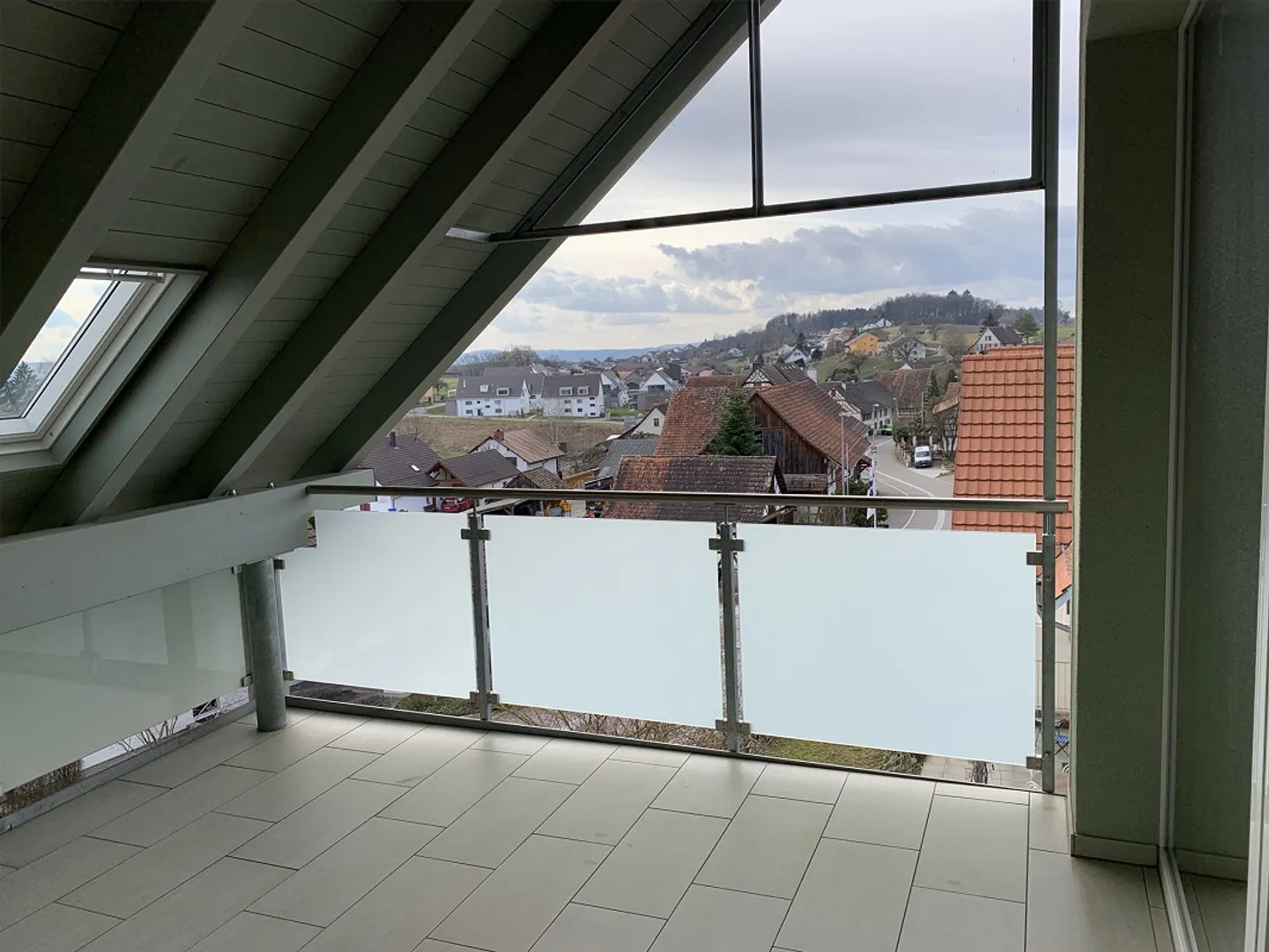 Bella, luminosa appartamento di 4.5 stanze, in una posizione ottimale - Foto 9 di 15