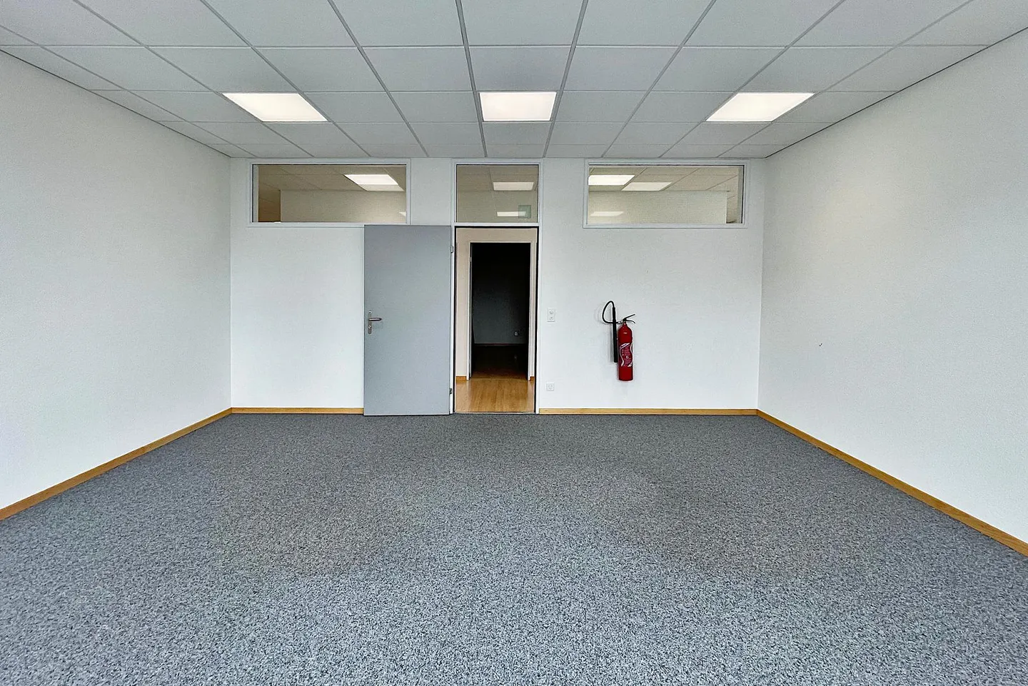 Office space for rent - Photo 3 of 6