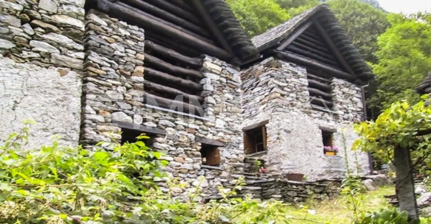 3 beaux rusticos rénovés - rendement garanti - Photo 3 of 5