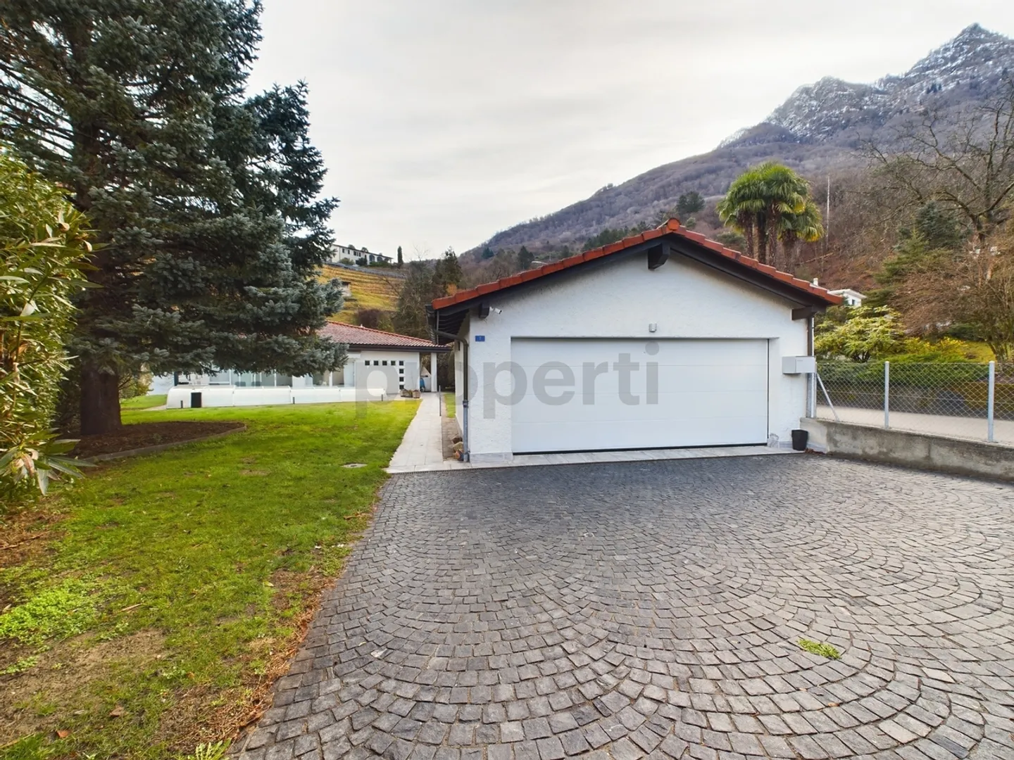 Villa da sogno con piscina a Camorino - Foto 12 di 13