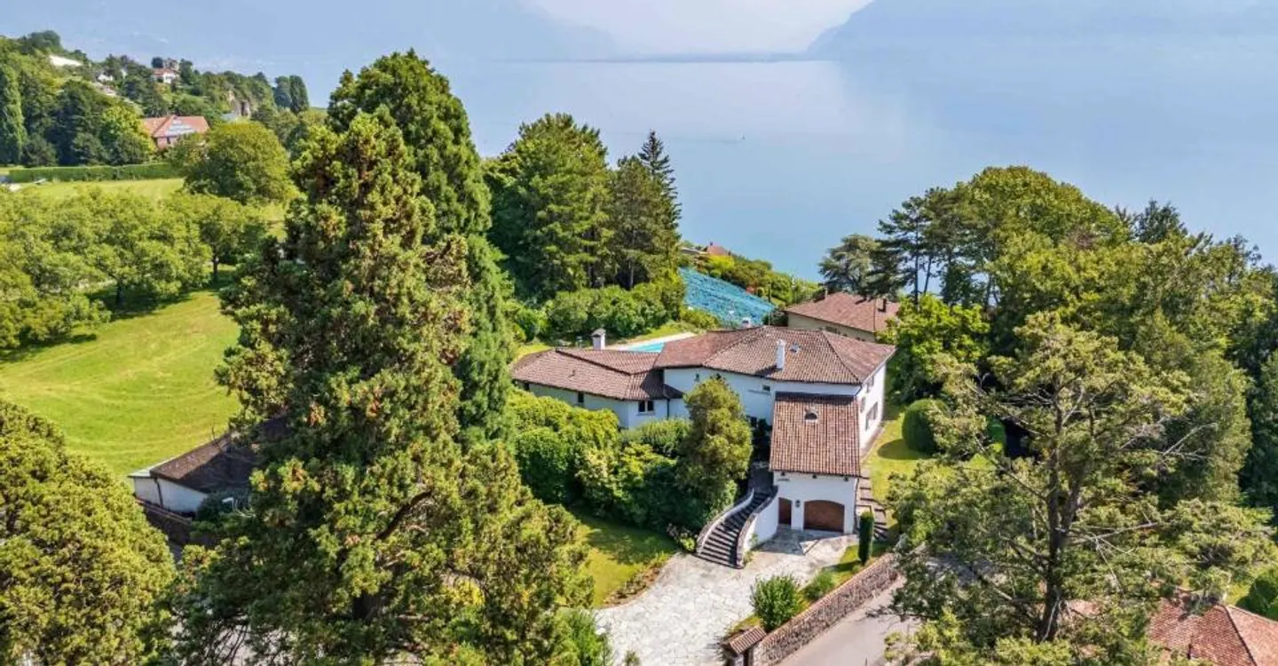 Prestigious Villa with Panoramic View - Photo 1 of 13