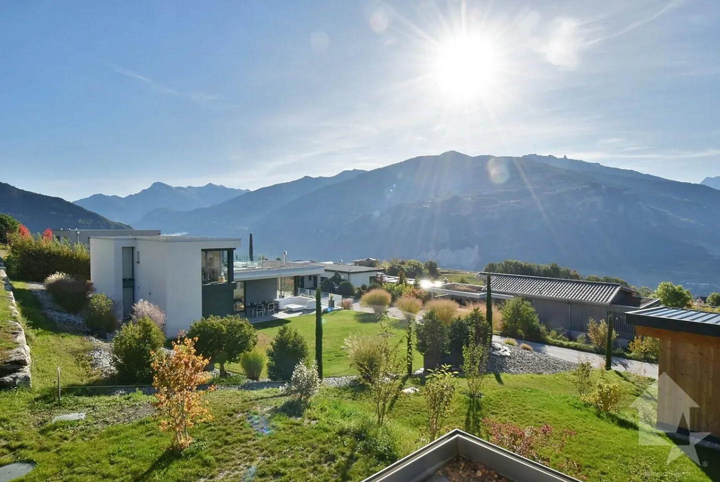 Neu - Magnificent 5.5-Zimmer-Villa - Foto 1 von 13