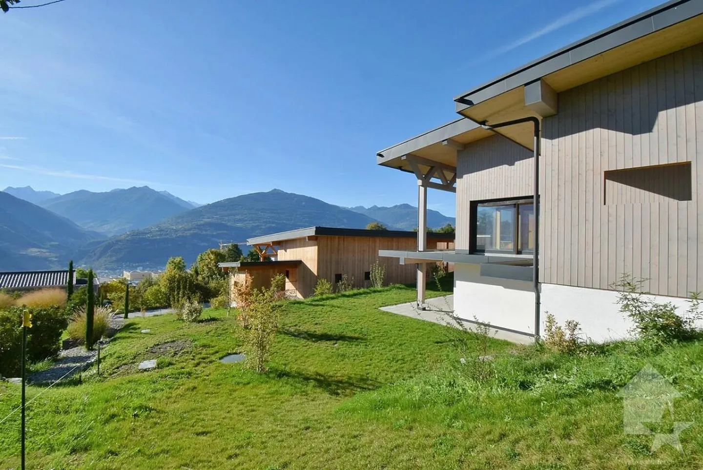 Neu - Magnificent 5.5-Zimmer-Villa - Foto 2 von 13