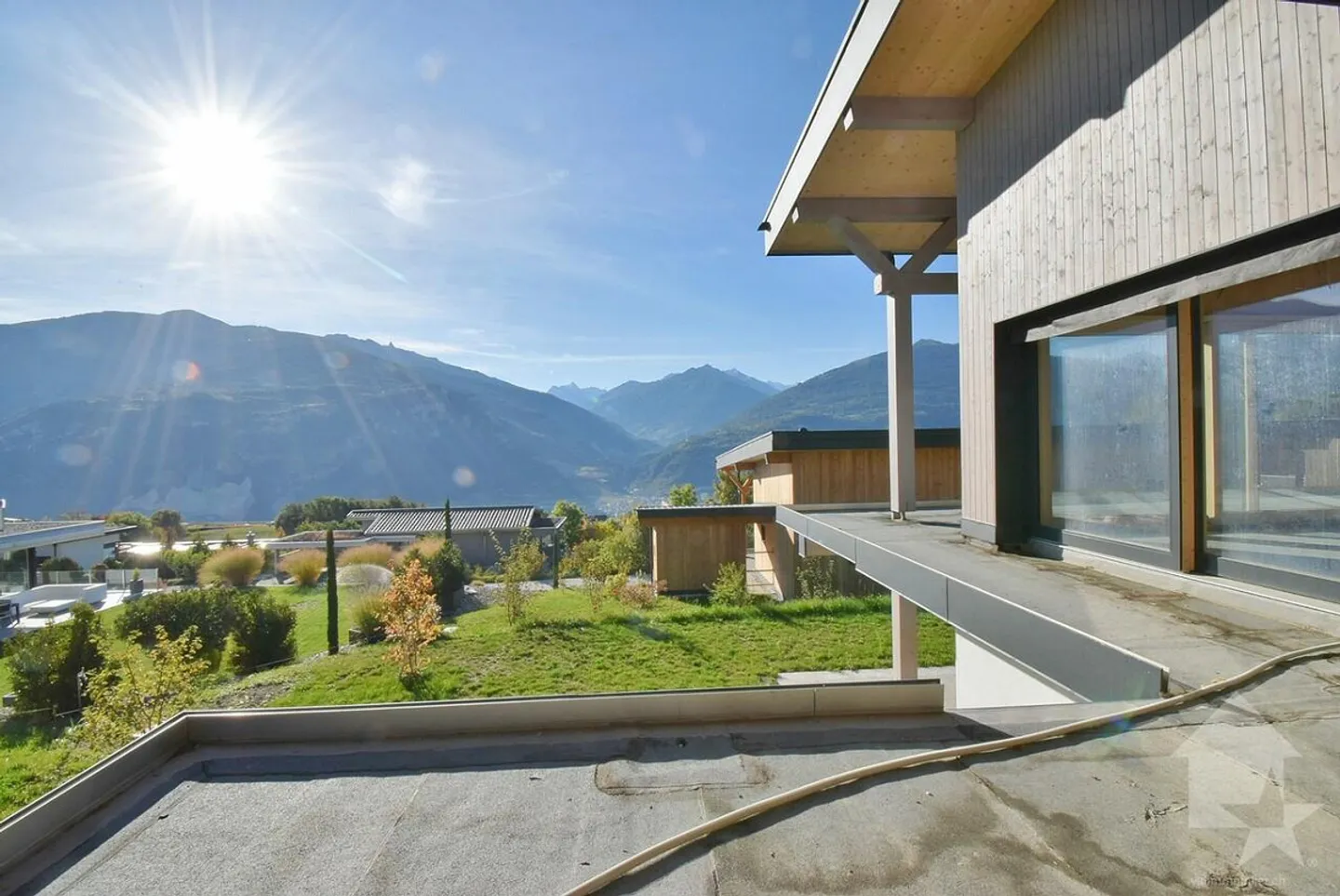 Neu - Magnificent 5.5-Zimmer-Villa - Foto 10 von 13