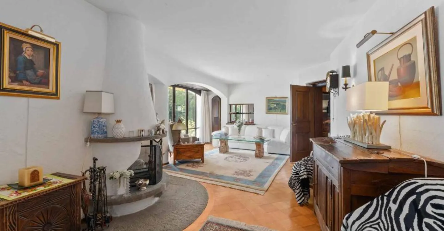 Prestigious Villa with Panoramic View - Photo 6 of 13