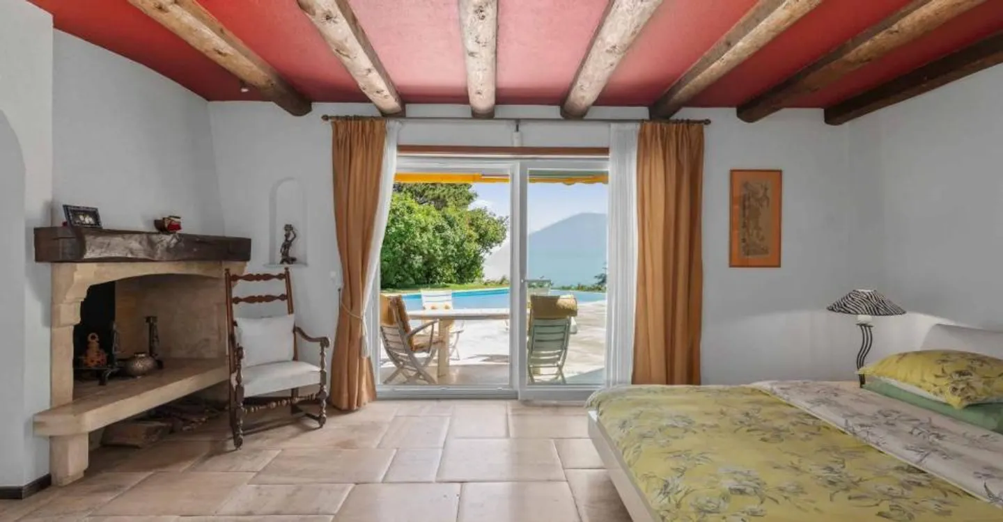 Prestigious Villa with Panoramic View - Photo 9 of 13
