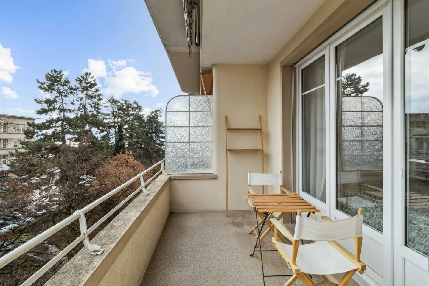 Charmant appartement de 2,5 pièces avec vue sur le lac et charme historique - C - Photo 6 sur 9
