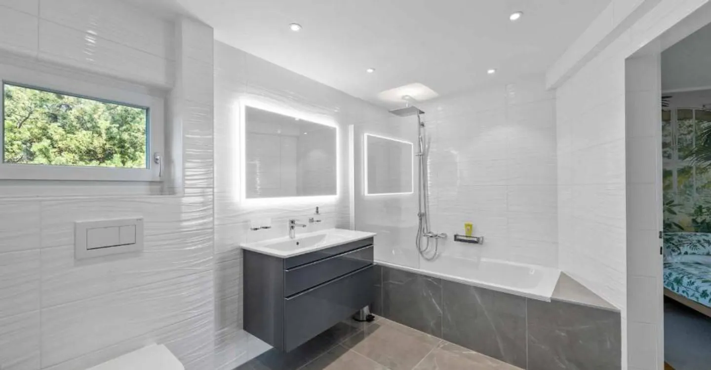 Prestigious Villa with Panoramic View - Photo 11 of 13