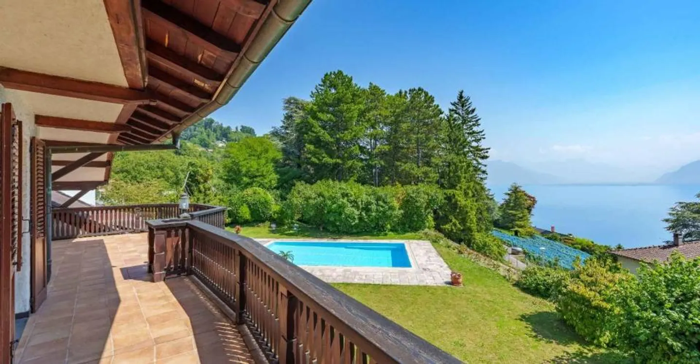 Prestigious Villa with Panoramic View - Photo 12 of 13