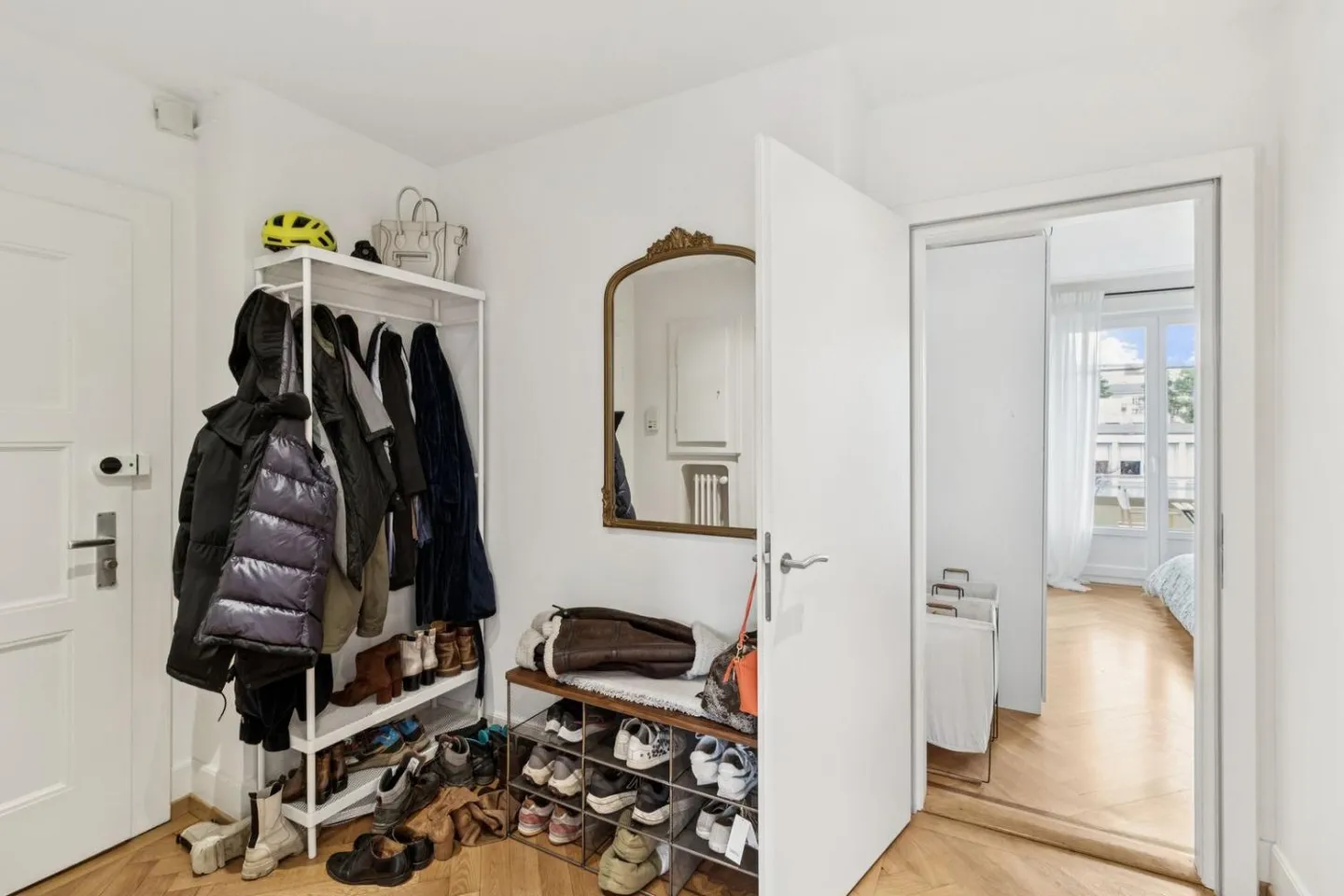Charmant appartement de 2,5 pièces avec vue sur le lac et charme historique - C - Photo 9 sur 9