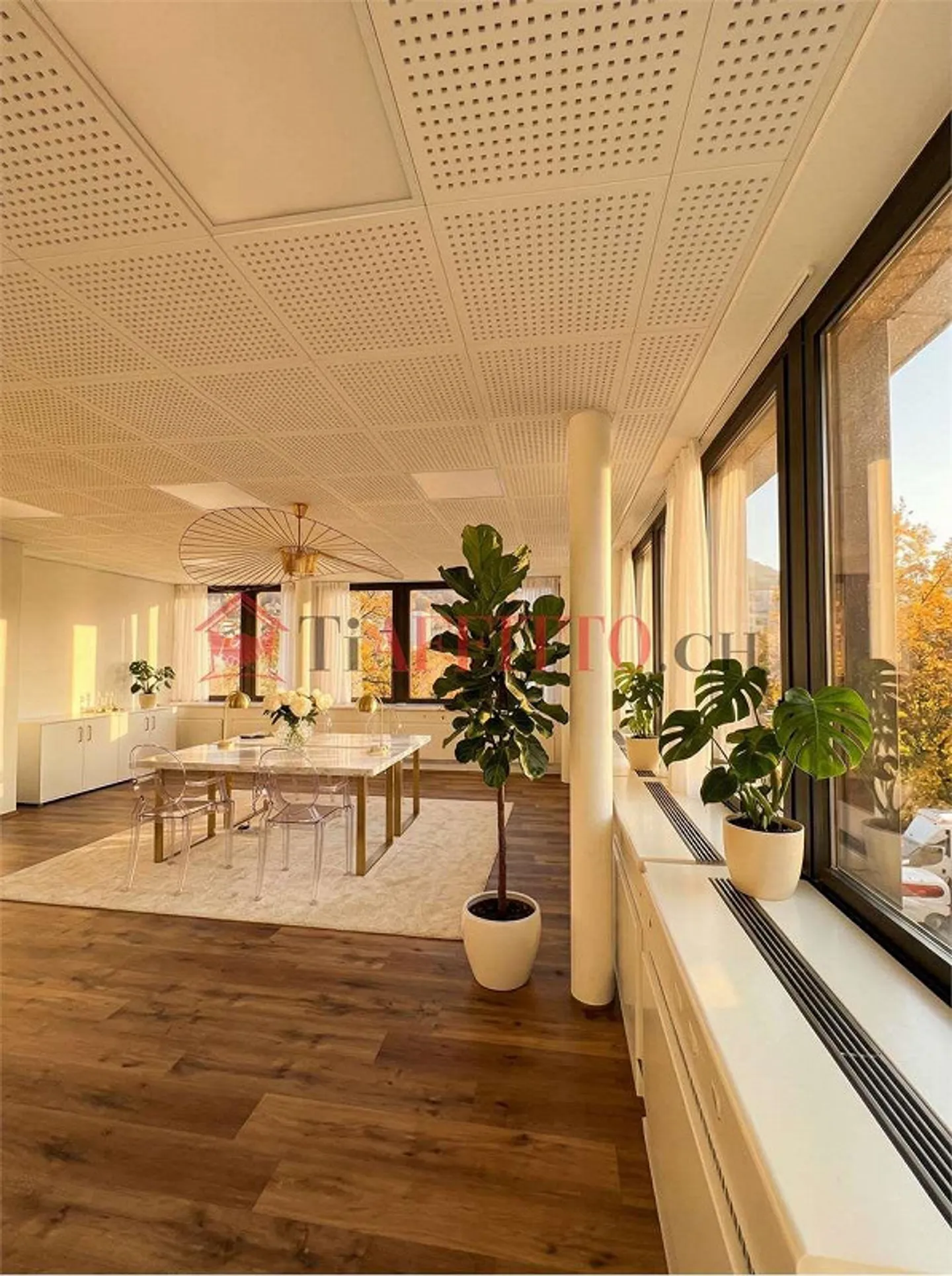 BUREAU DE PRESTIGE - 7 PIÈCES ENTIÈREMENT RÉNOVÉES - Photo 1 sur 13