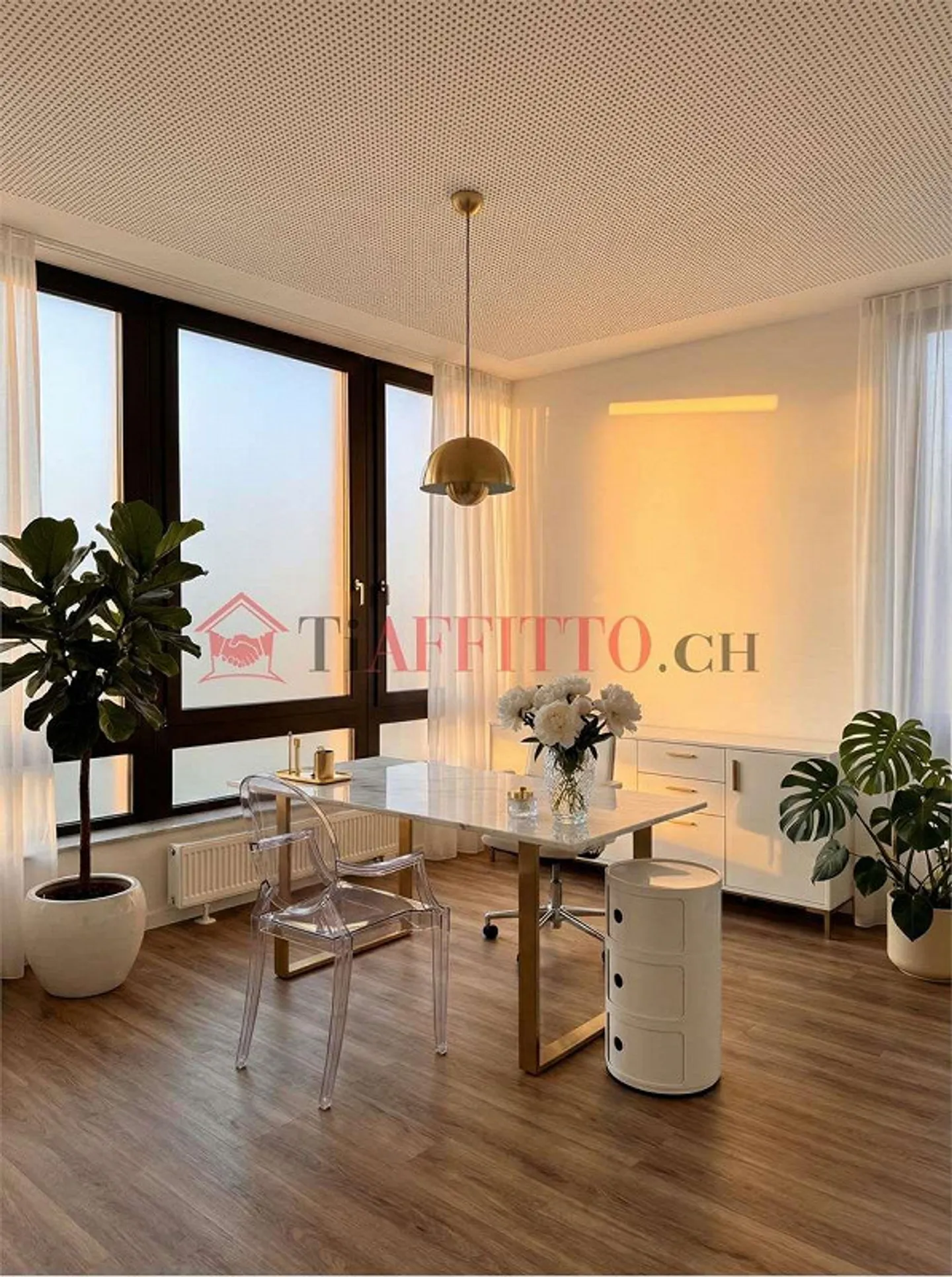 BUREAU DE PRESTIGE - 7 PIÈCES ENTIÈREMENT RÉNOVÉES - Photo 2 sur 13