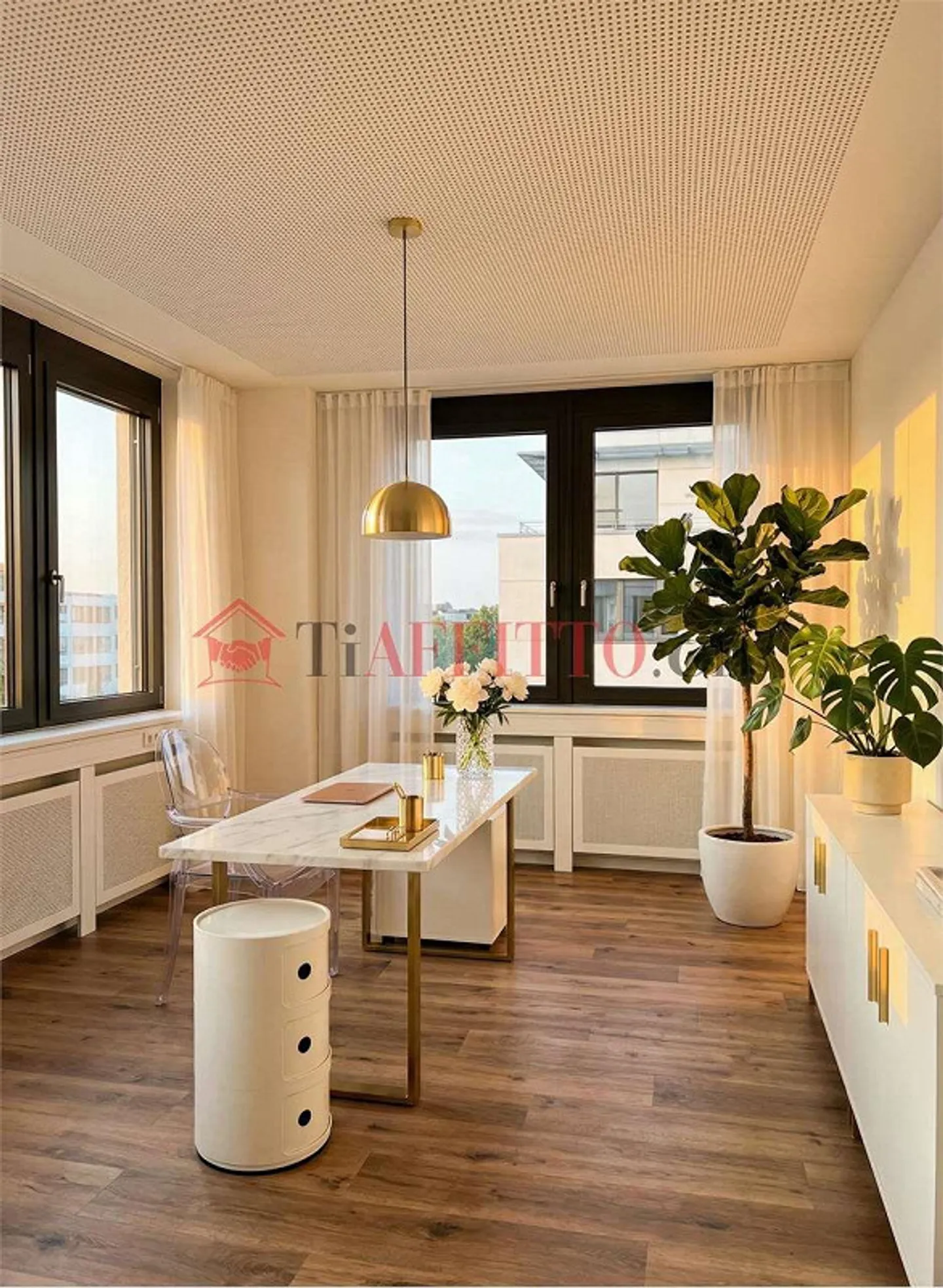 BUREAU DE PRESTIGE - 7 PIÈCES ENTIÈREMENT RÉNOVÉES - Photo 3 sur 13