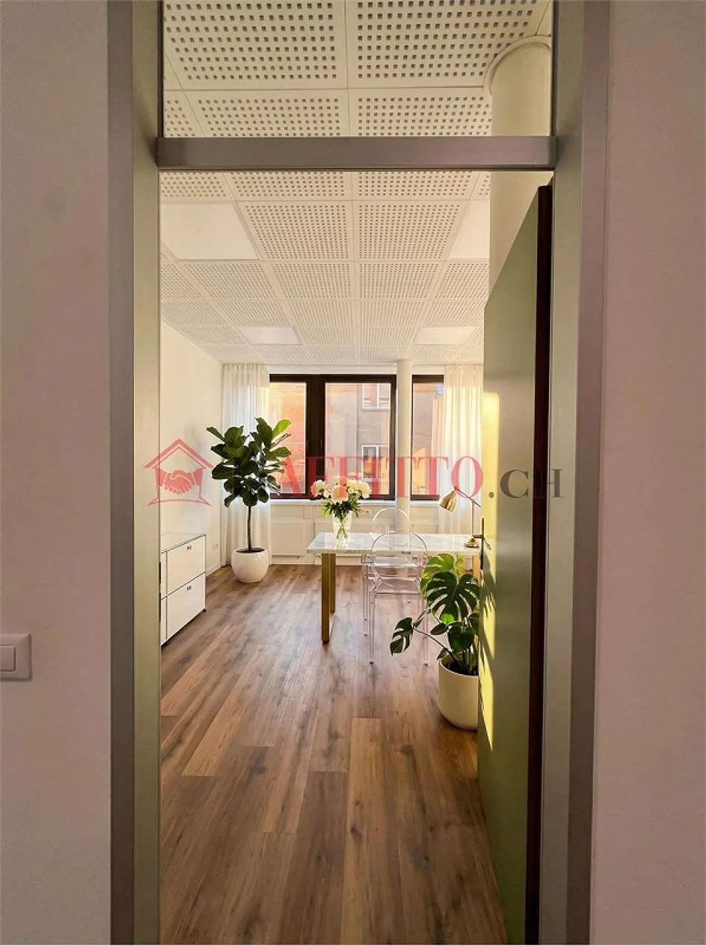 BUREAU DE PRESTIGE - 7 PIÈCES ENTIÈREMENT RÉNOVÉES - Photo 5 sur 13