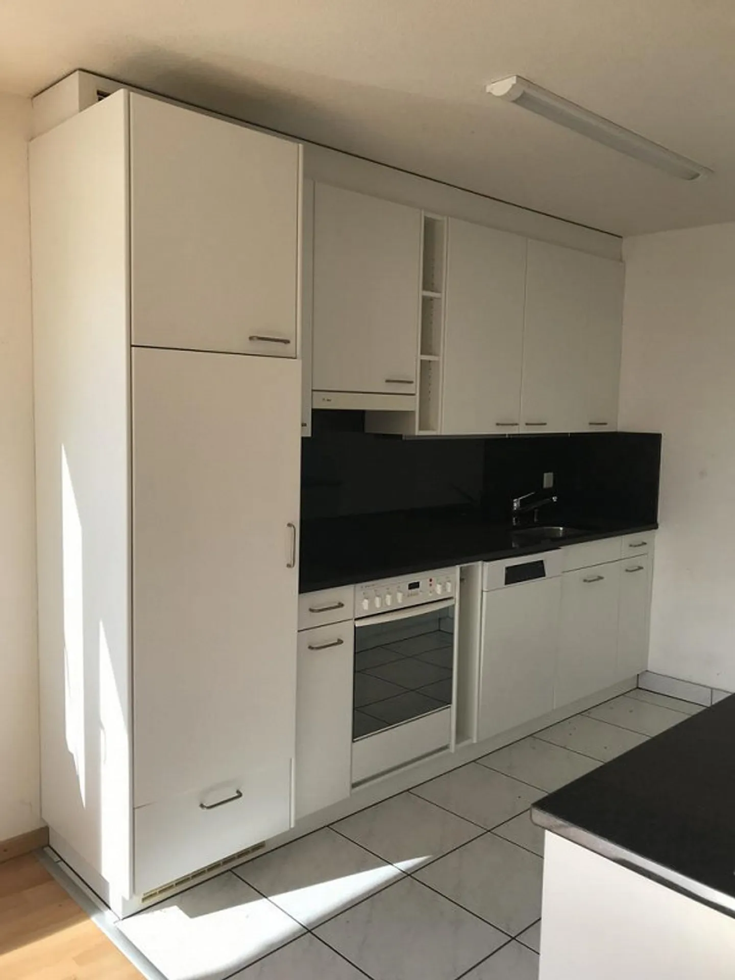 Charmante appartement de 3,5 pièces au 5ème étage avec belle vue - Photo 3 sur 9