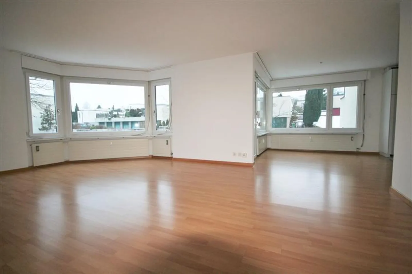 Charmante appartement de 3,5 pièces au 5ème étage avec belle vue - Photo 4 sur 9