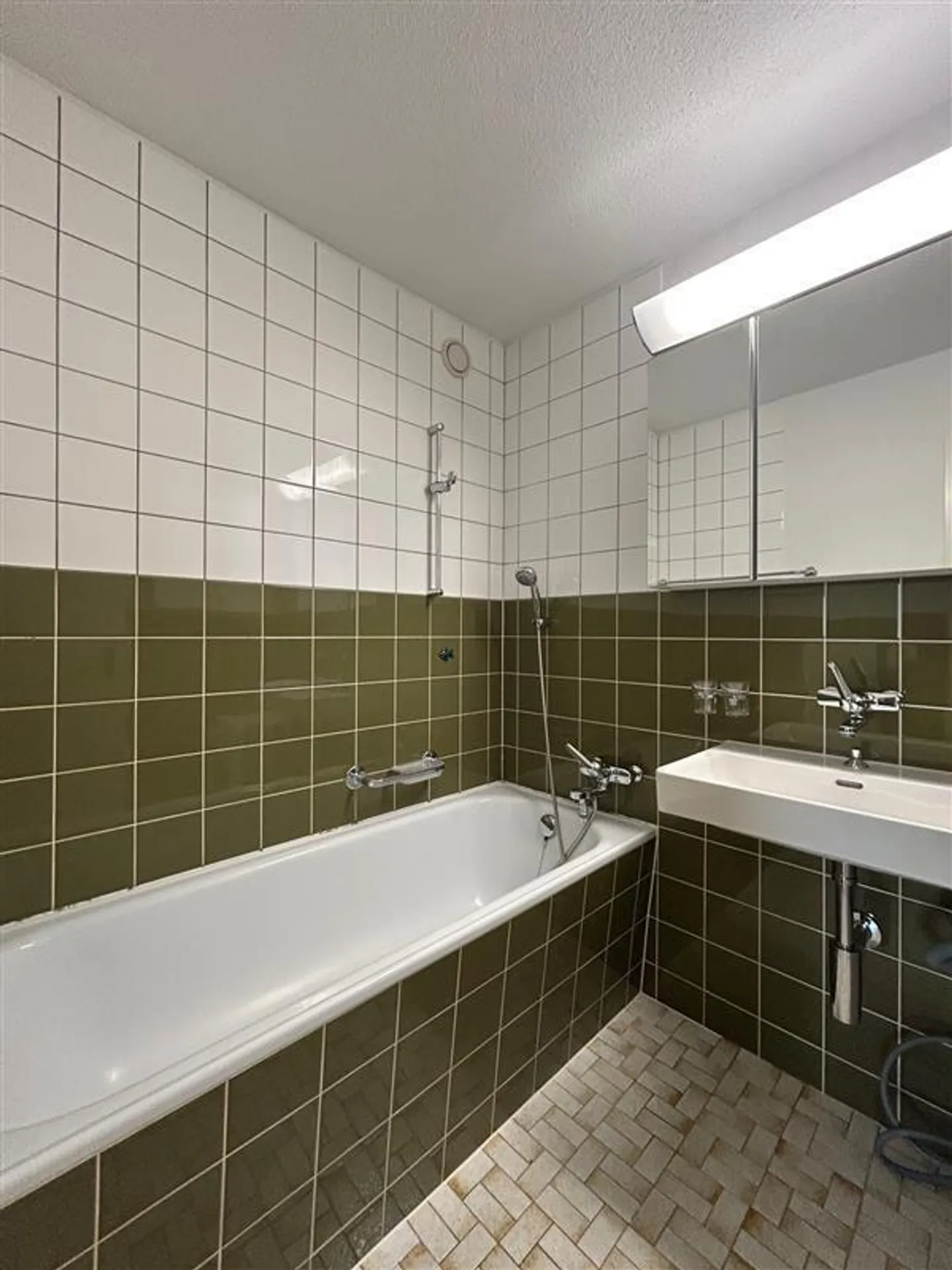 Charmante appartement de 3,5 pièces au 5ème étage avec belle vue - Photo 8 sur 9