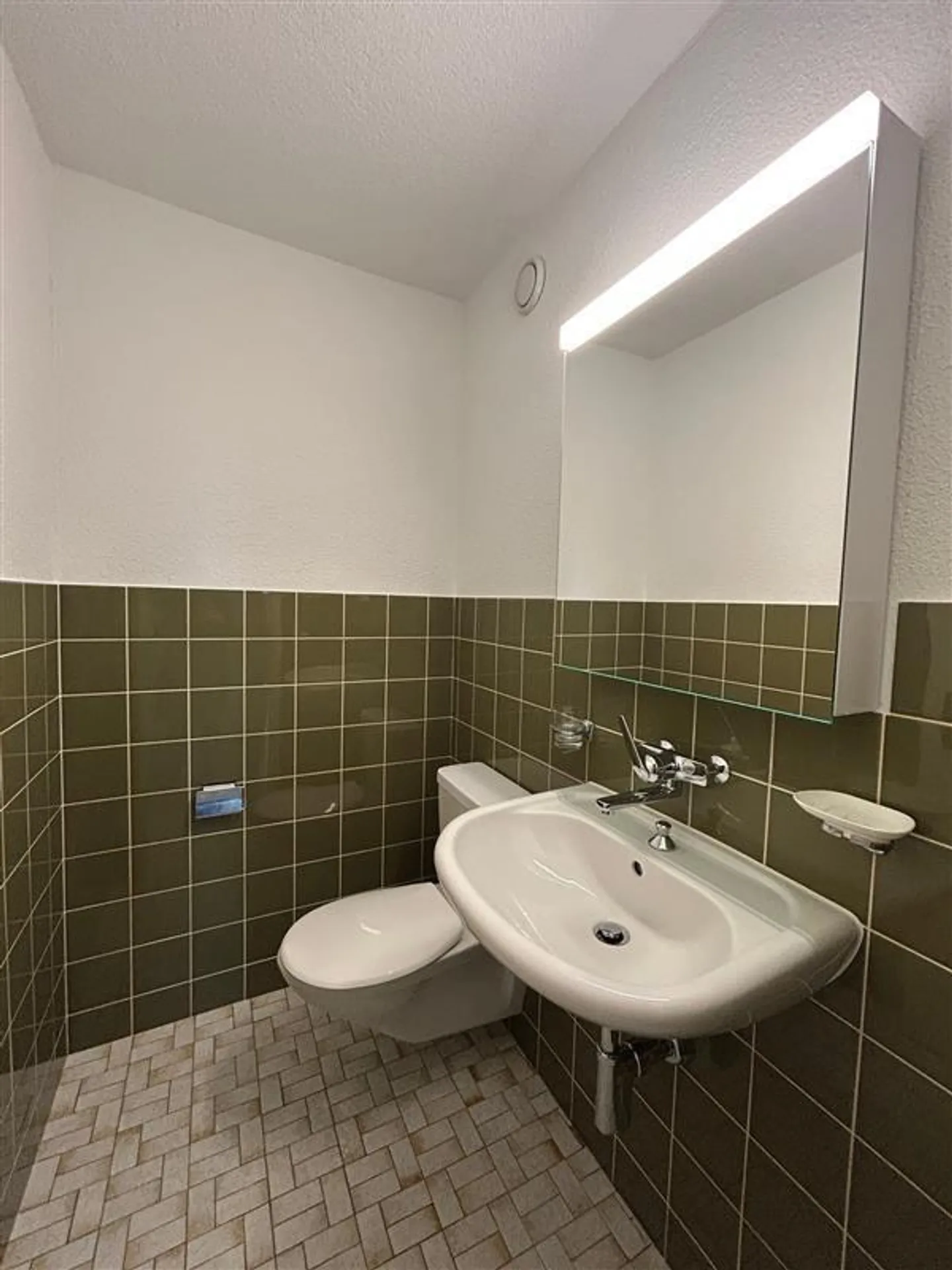 Charmante appartement de 3,5 pièces au 5ème étage avec belle vue - Photo 9 sur 9