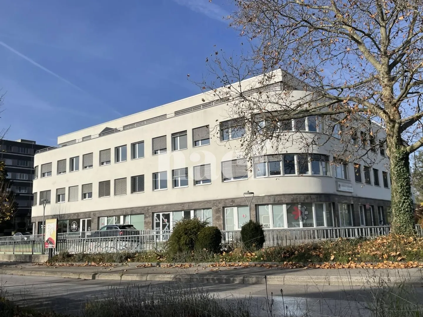 Centro Les Tuillières - Superficie luminosa di circa 122m2 modulabili al 2° piano - Foto 5 di 7