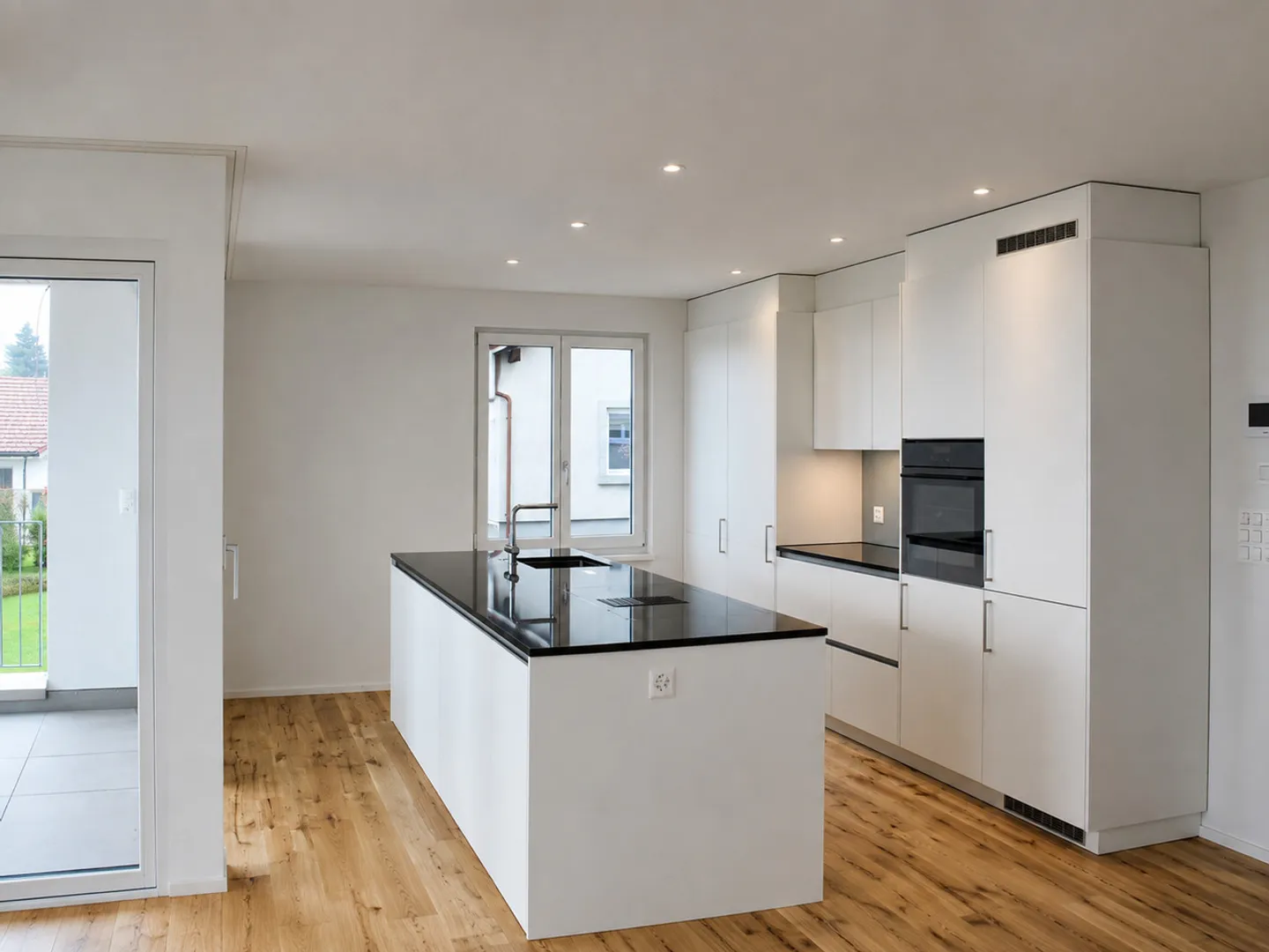 Moderne Wohnung mit Seesicht - Foto 3 von 5