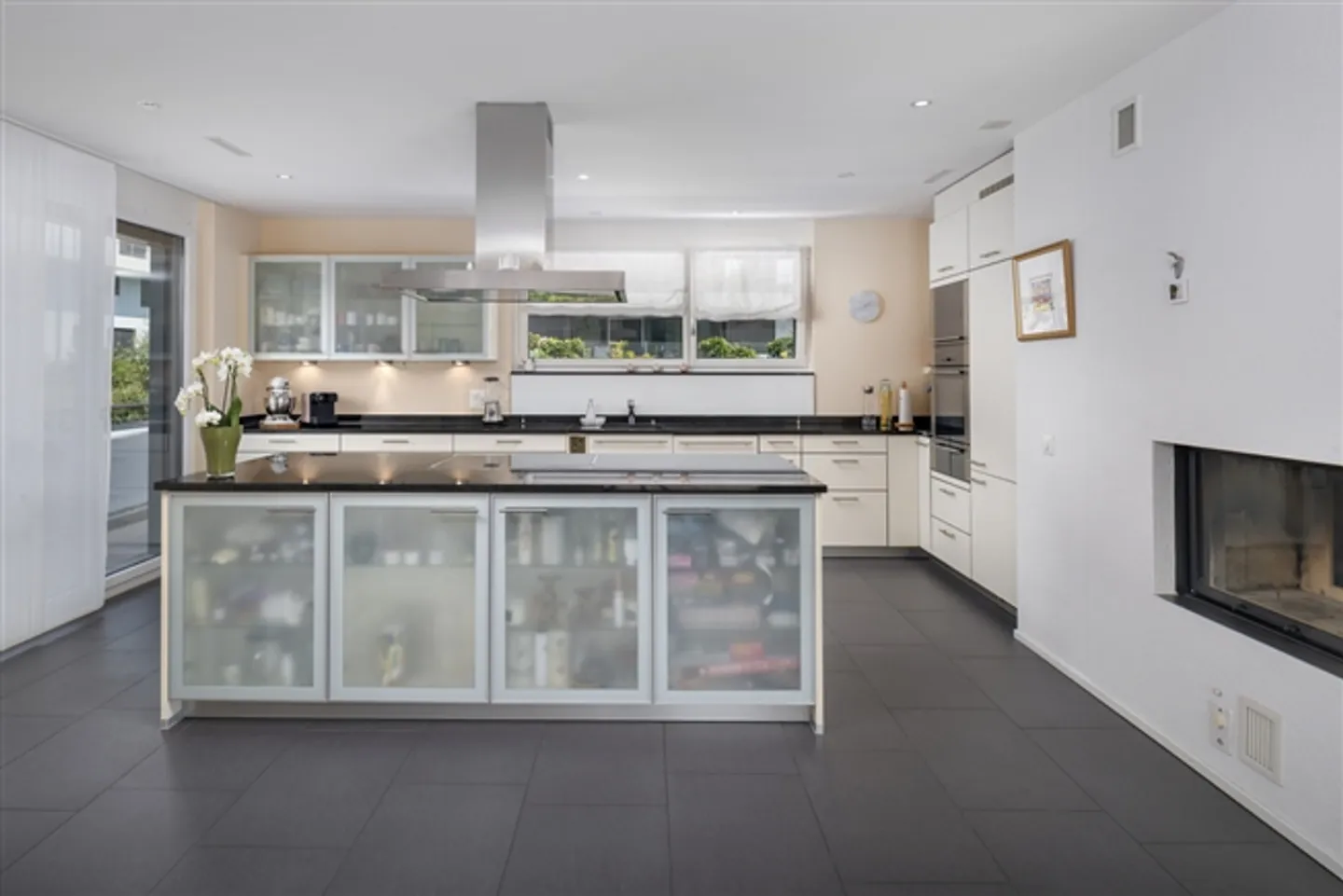 «Lichtdurchflutete Attikawohnung mitten in der Natur» - Foto 3 von 12