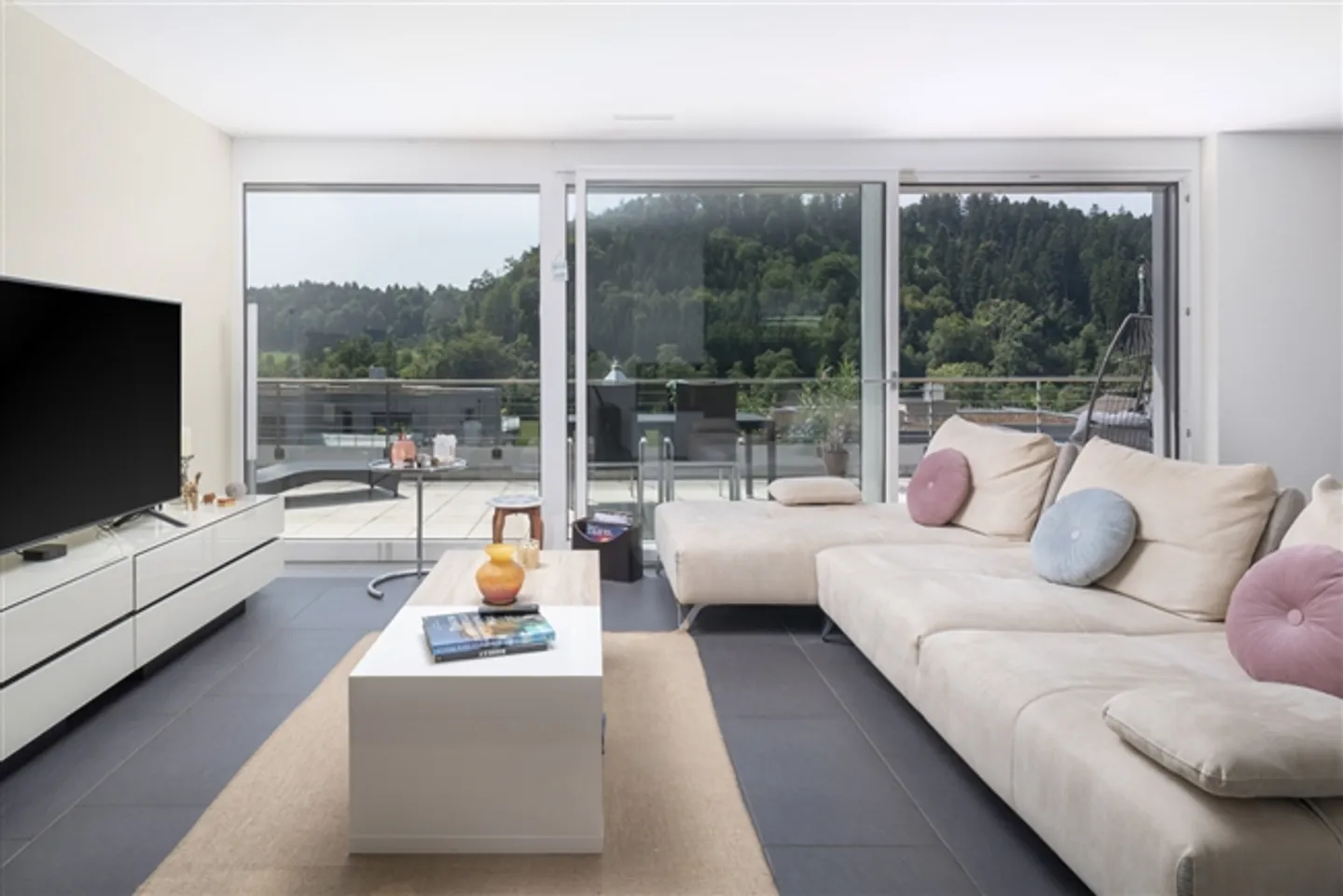 «Lichtdurchflutete Attikawohnung mitten in der Natur» - Foto 6 von 12