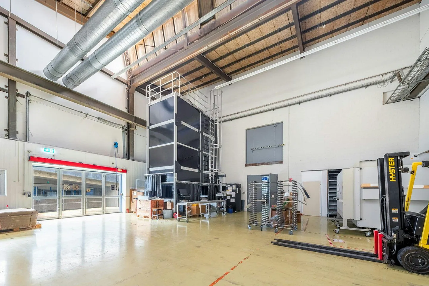 Your production site with high hall, large gates, high floor load - Photo 4 of 9