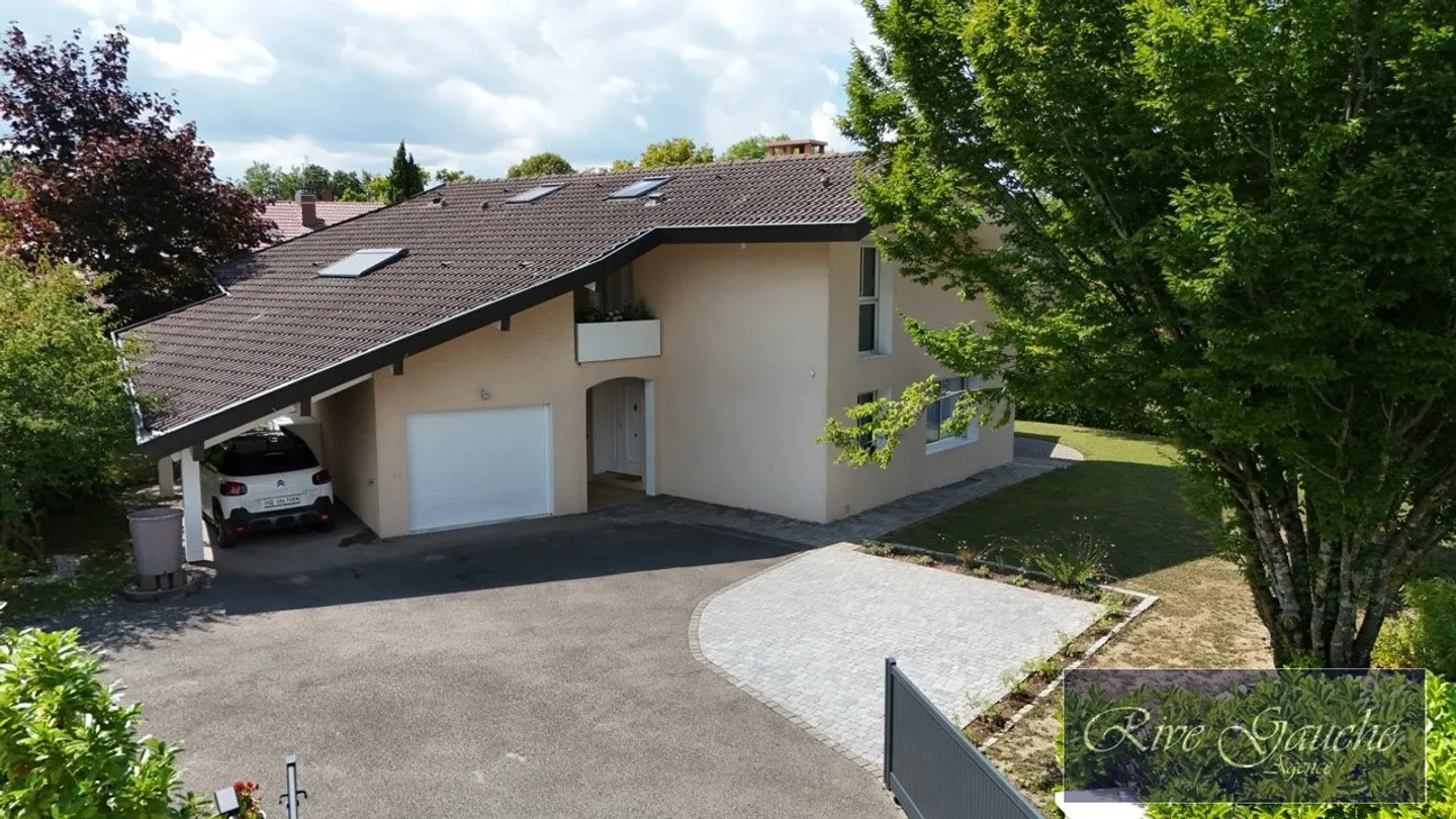 Villa con 6 camere a Messery - Foto 1 di 11