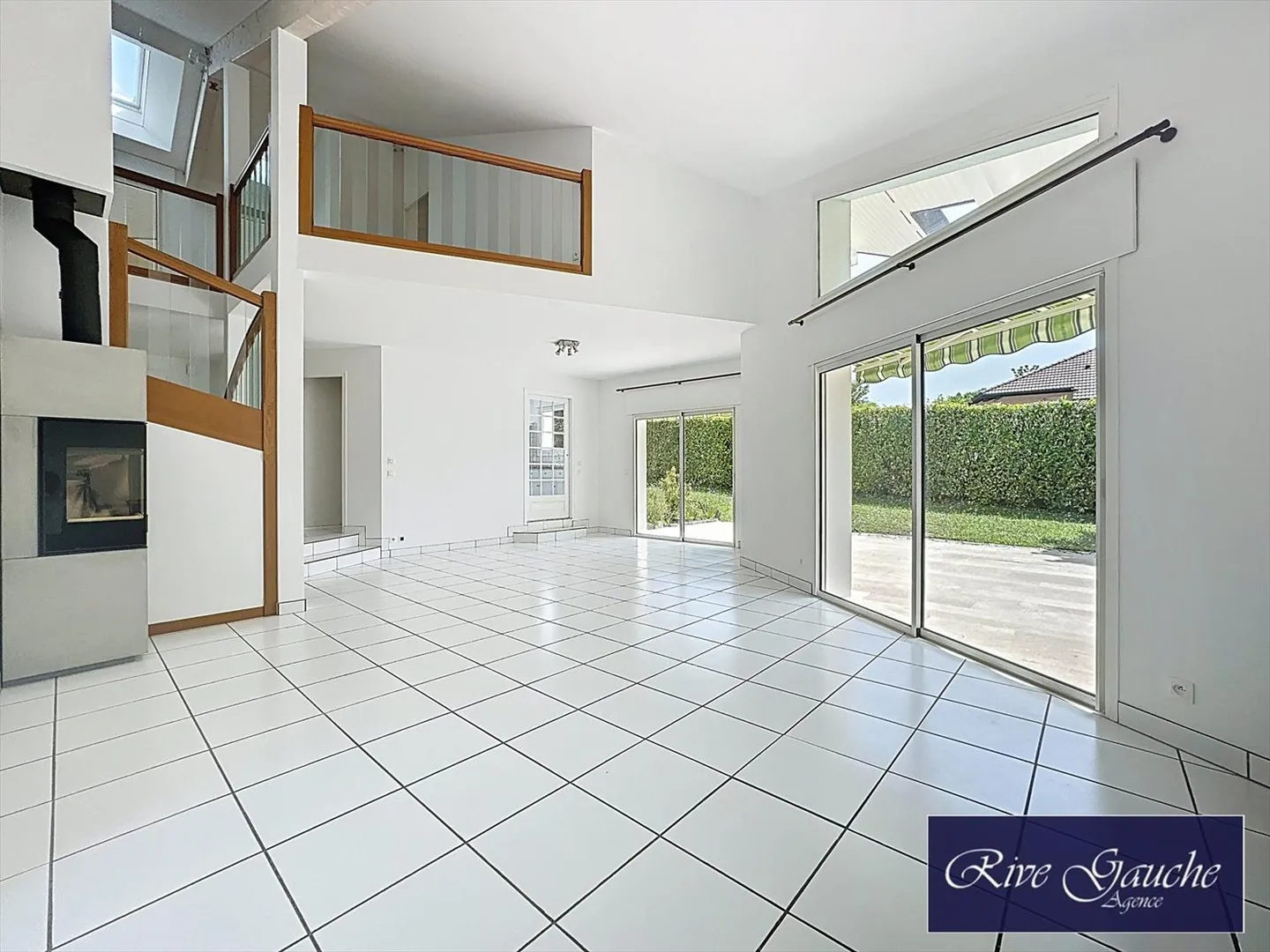 Villa con 6 camere a Messery - Foto 2 di 11
