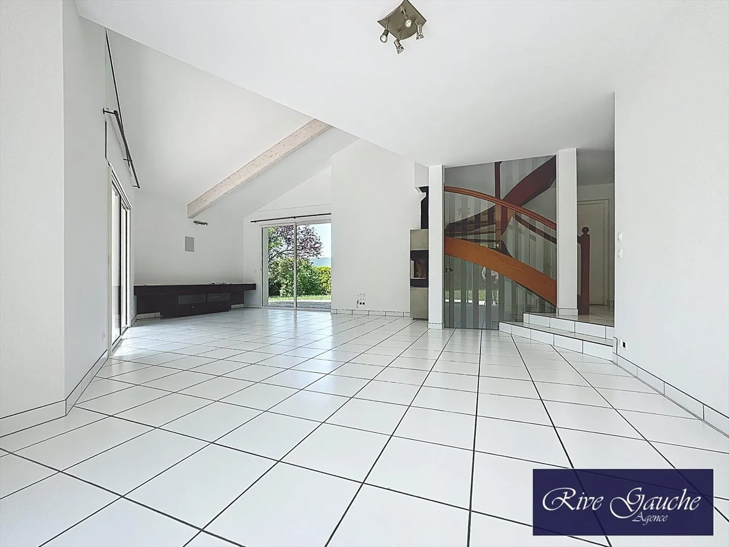Villa con 6 camere a Messery - Foto 3 di 11