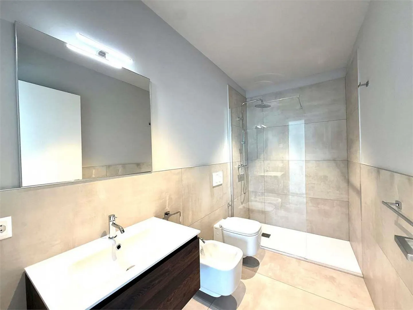 Breganzona for rent modern 3.5 with lake view - Photo 9 of 10