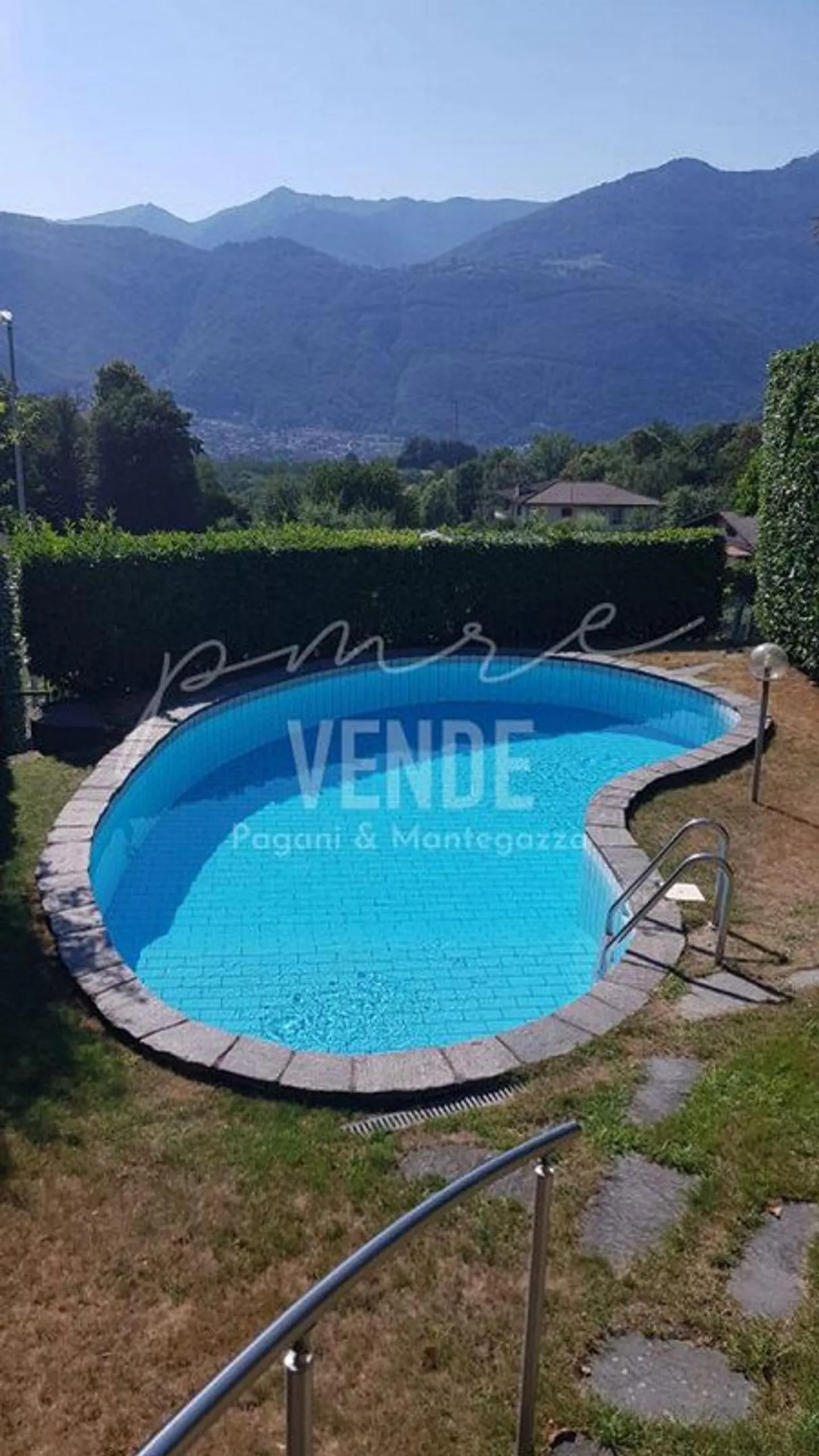 COMANO | VIVERE TRA VERDE E COMFORT: GIARDINO PRIVATO E PISCINA - Foto 2 di 11