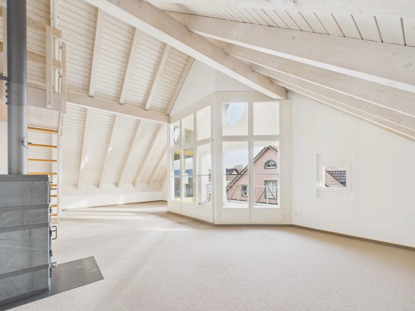 Appartement mansardé moderne de 4.5 pièces avec vue dégagée à Wigoltingen - Photo 2 sur 12