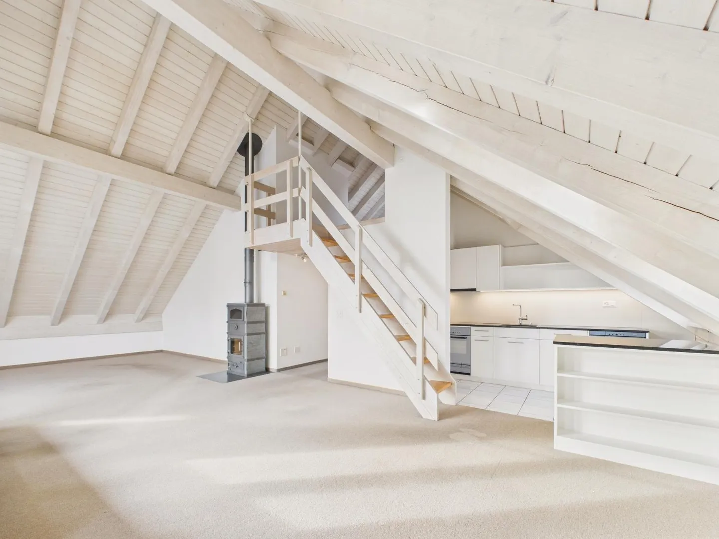 Appartement mansardé moderne de 4.5 pièces avec vue dégagée à Wigoltingen - Photo 4 sur 12