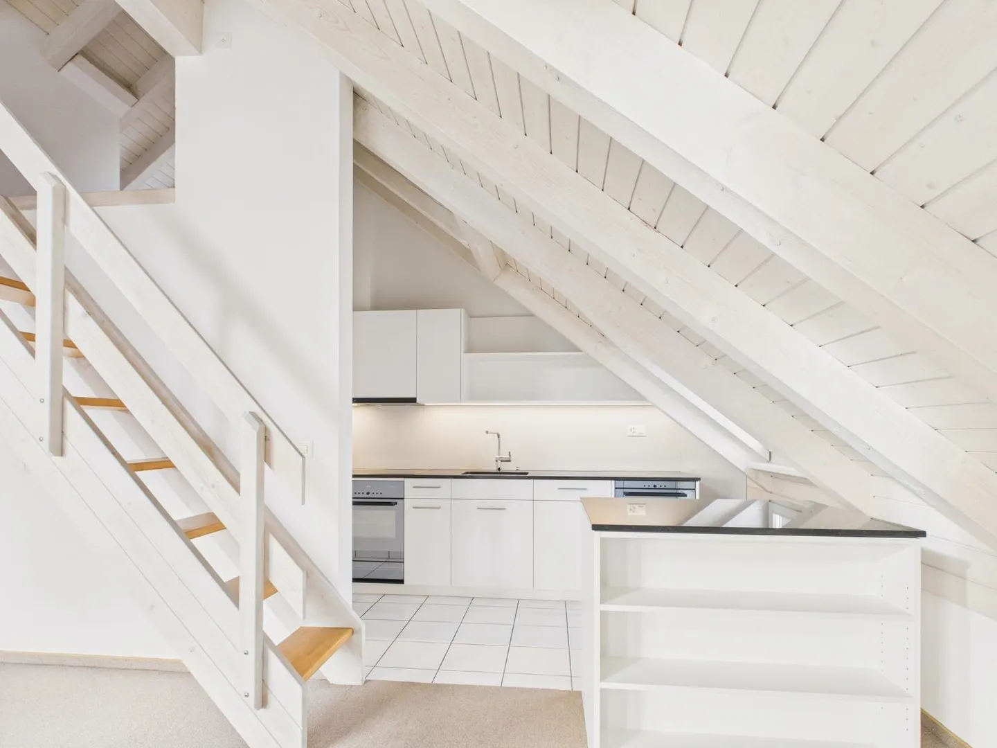 Appartement mansardé moderne de 4.5 pièces avec vue dégagée à Wigoltingen - Photo 5 sur 12
