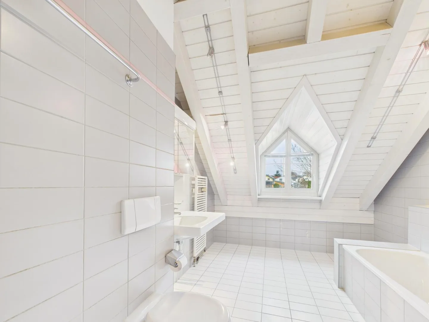 Appartement mansardé moderne de 4.5 pièces avec vue dégagée à Wigoltingen - Photo 11 sur 12