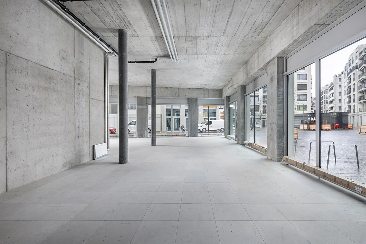 Espace de vente ou showroom en construction brute - Photo 3 sur 5