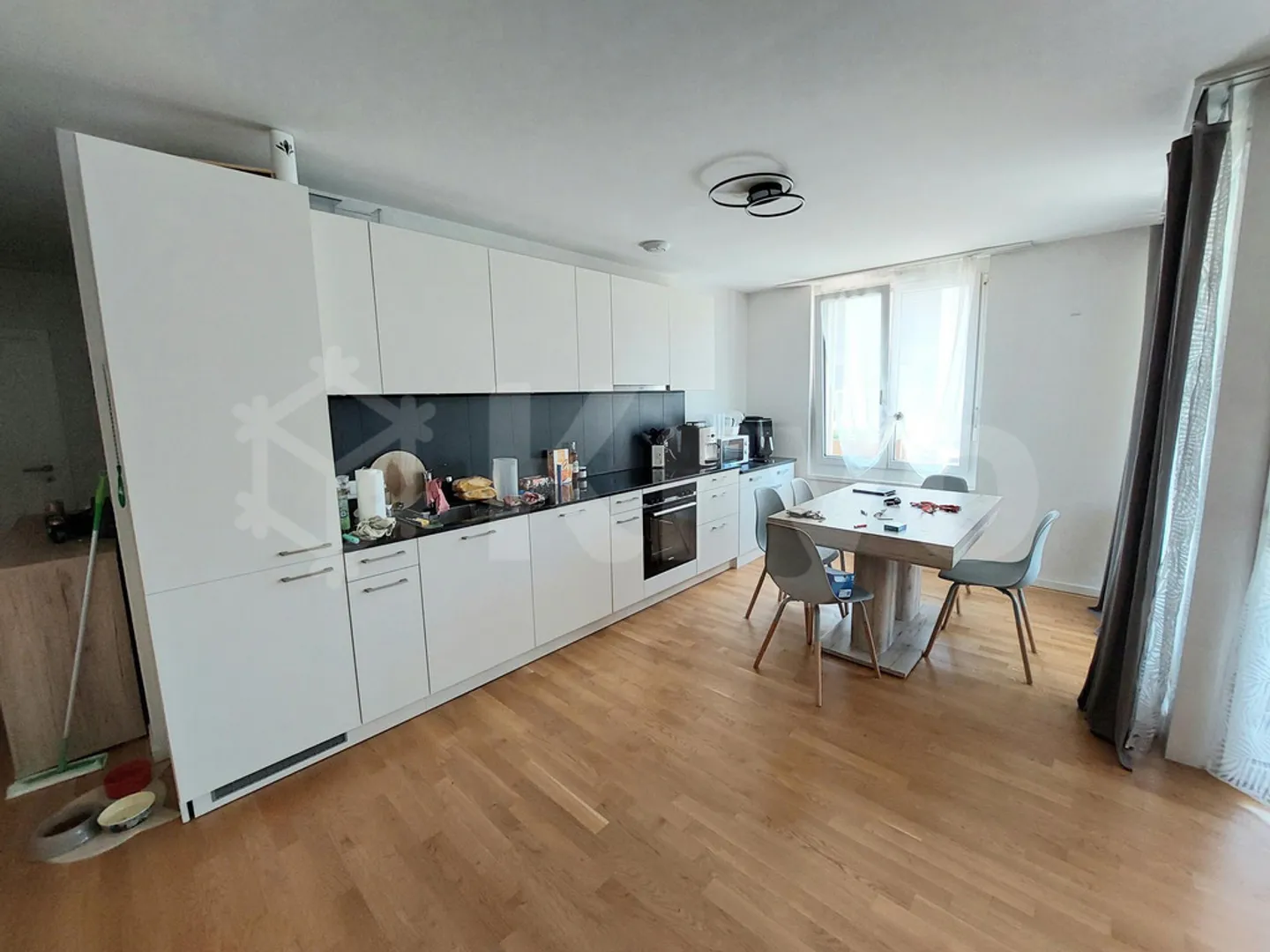BEL APPARTAMENTO DI 3.5 STANZE CON TERRAZZA IN CENTRO CITTÀ - Foto 1 di 8