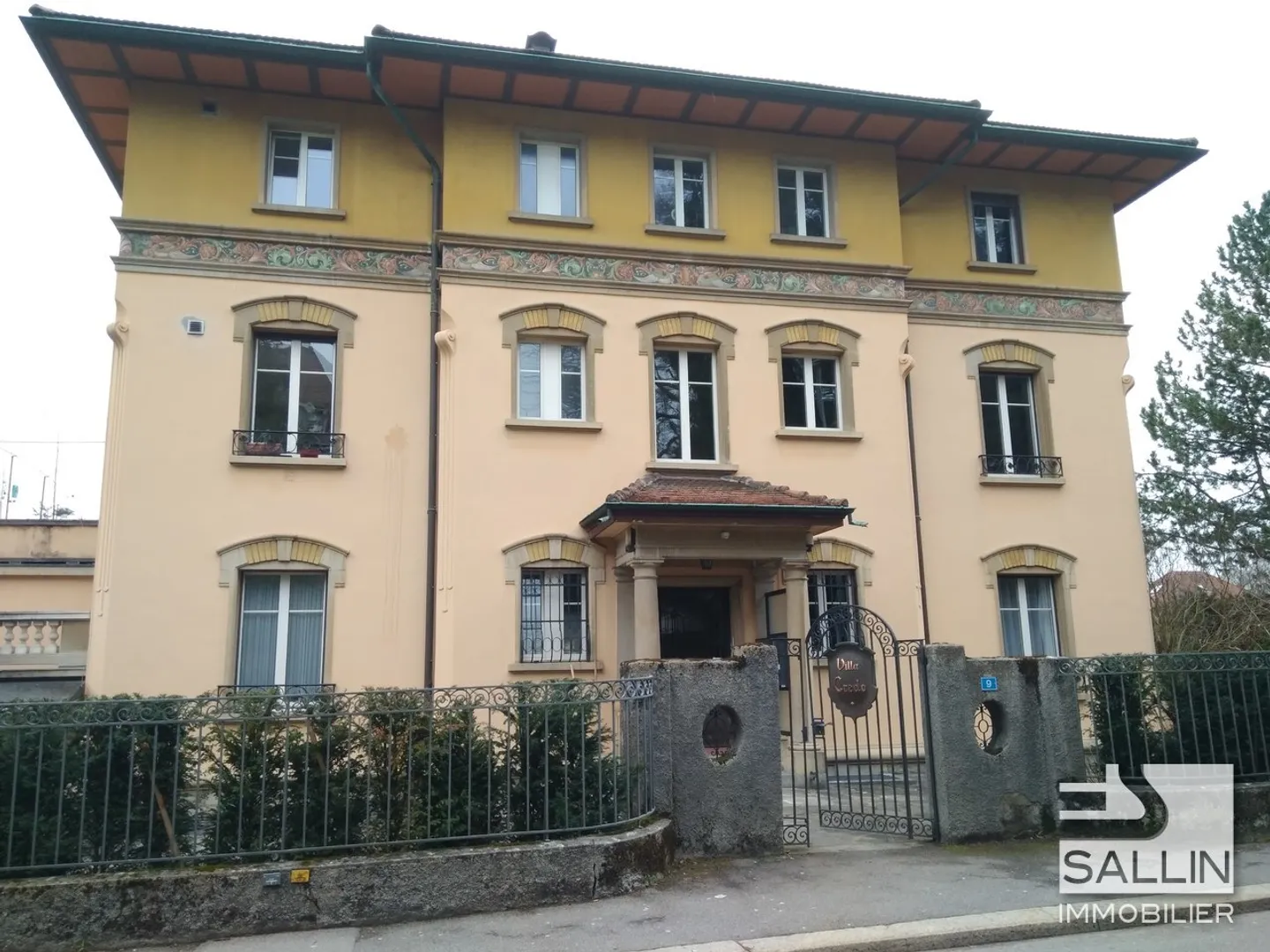Magnificent 6-Room Apartment in the Gambach District - Photo 1 of 9