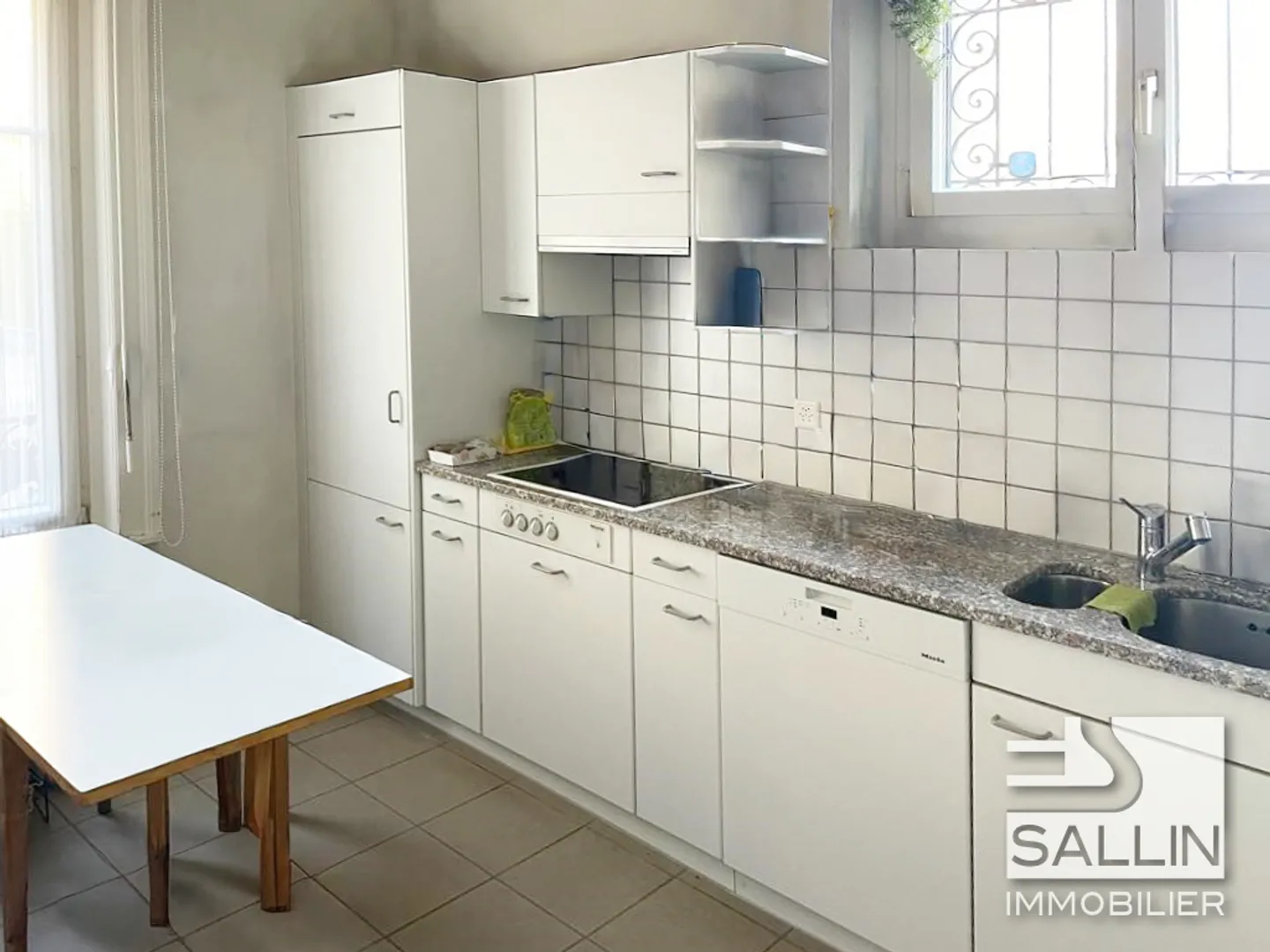 Magnificent 6-Room Apartment in the Gambach District - Photo 4 of 9