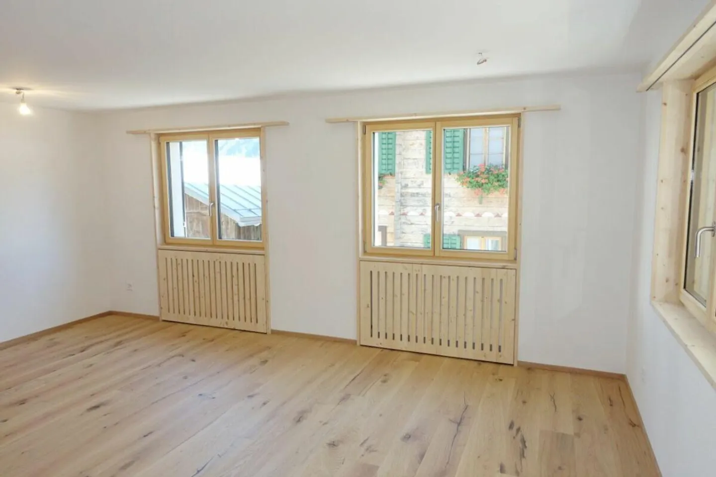 Two-family house with two 4½-room apartments, Apartment No. 1 - Photo 2 of 5