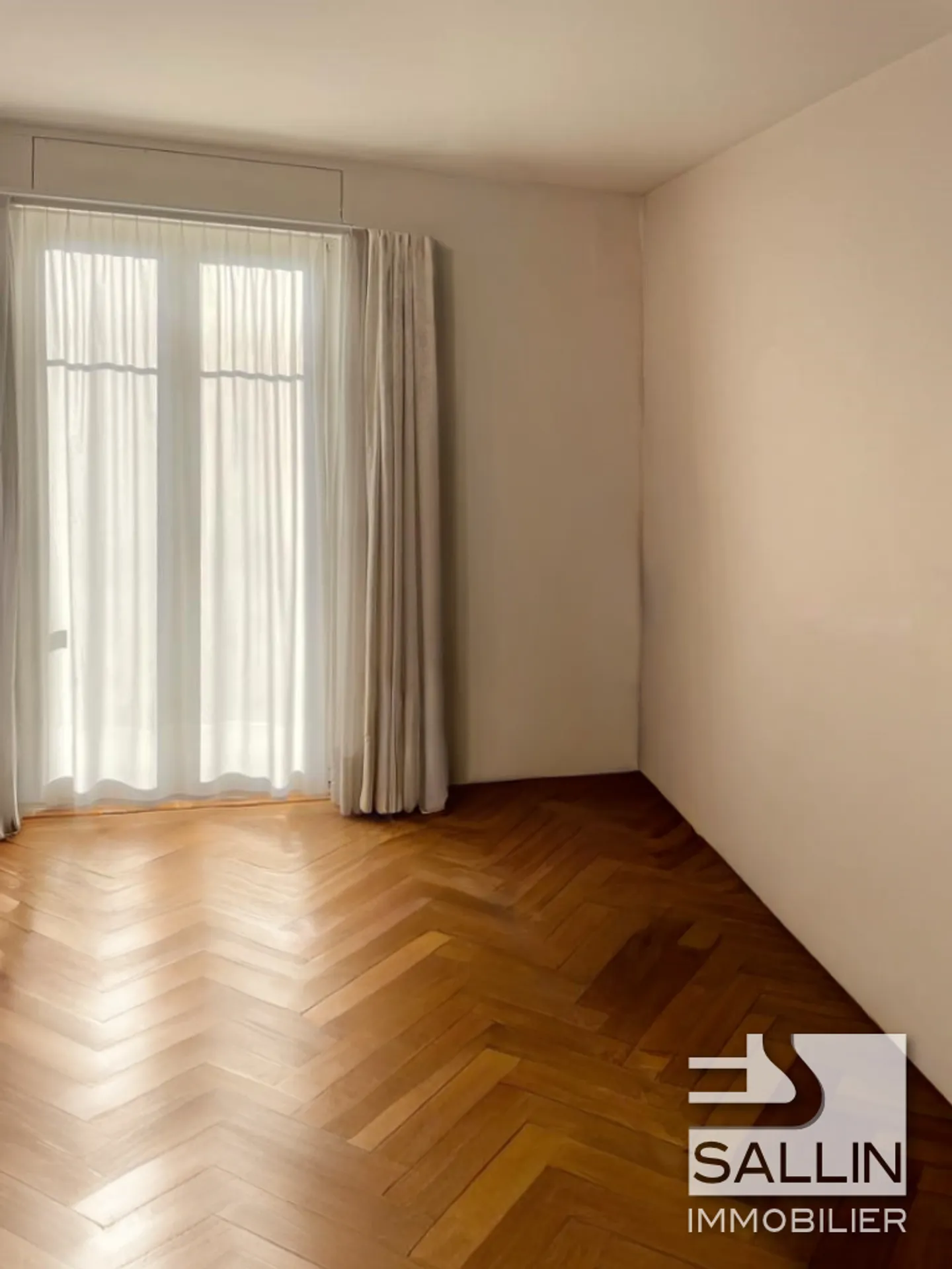 Magnificent 6-Room Apartment in the Gambach District - Photo 7 of 9