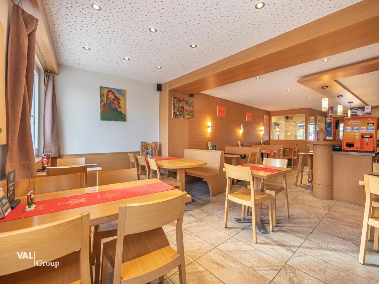 Charming and Cozy Café-Bar-Restaurant in Borzuat - Photo 4 of 9
