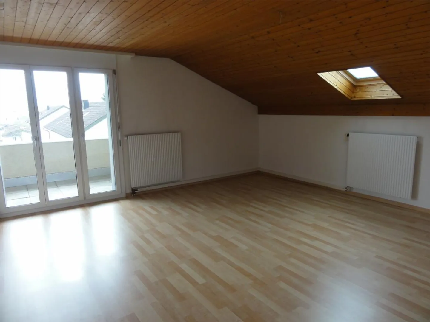 günstige 3,5 Zimmer-Dachwohnung - Foto 2 von 9