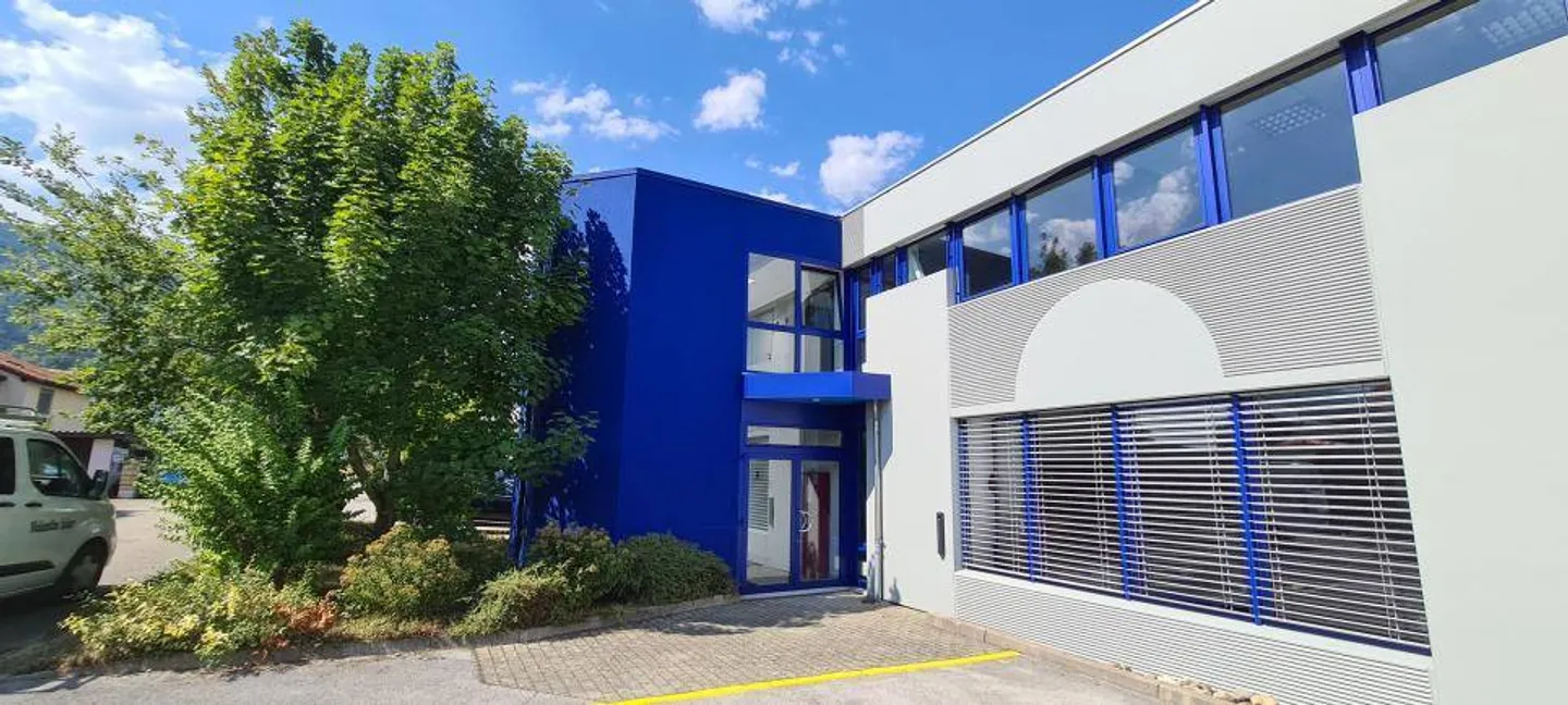 ZU VERMIETEN Vielseitige Fläche von 325 m2 in Bevaix (NE) - Foto 2 von 13