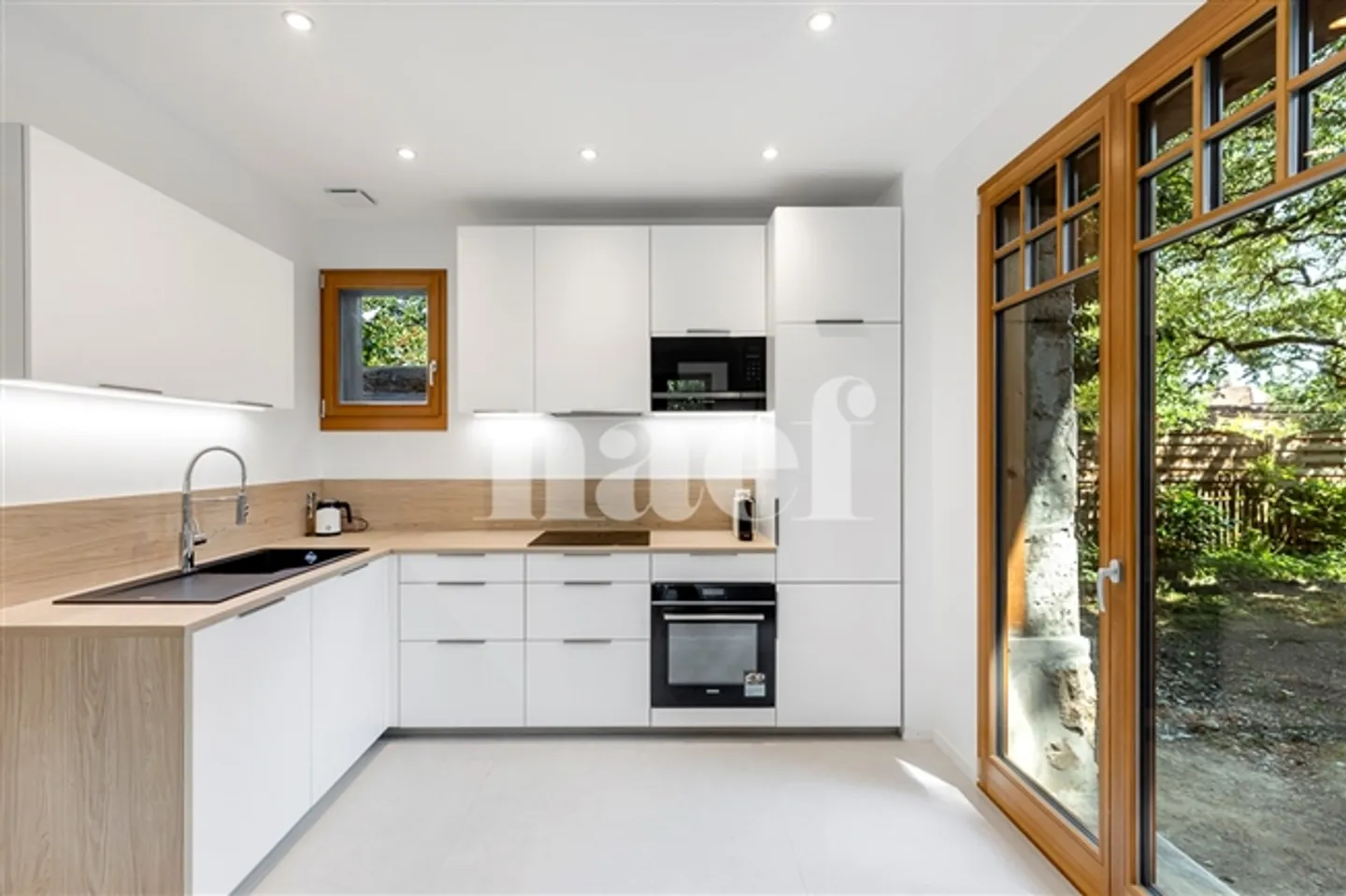 Charming, completely renovated house - Photo 2 of 11