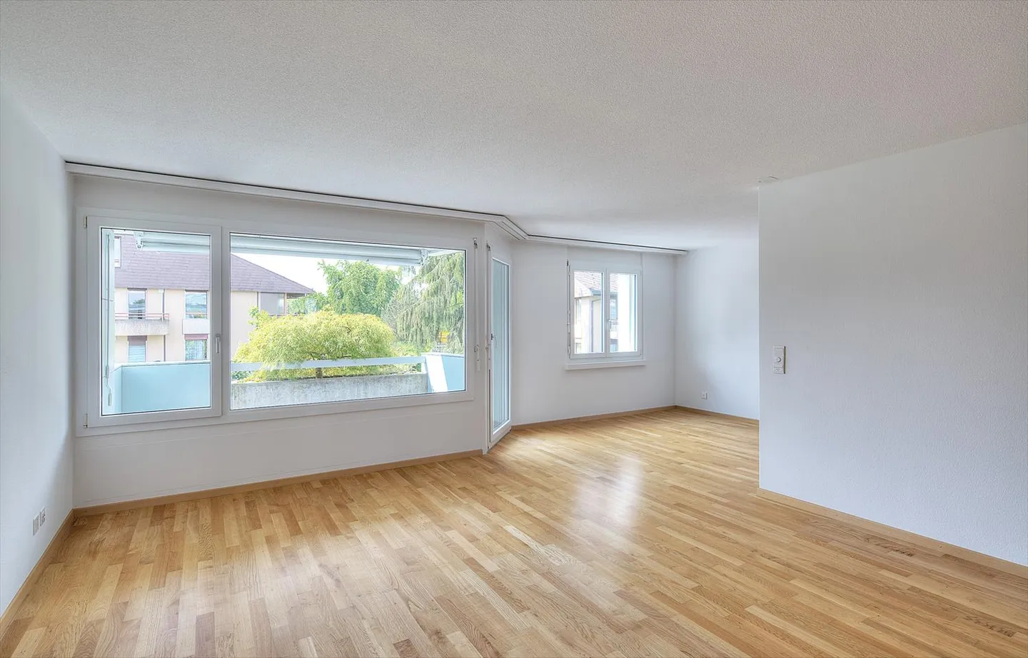 Dream apartment for rent! - Photo 2 of 5