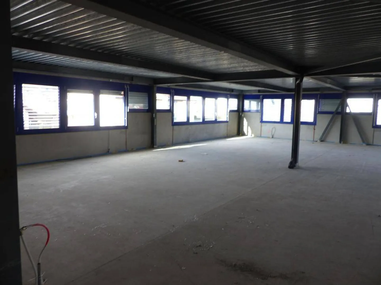 ZU VERMIETEN Vielseitige Fläche von 325 m2 in Bevaix (NE) - Foto 13 von 13